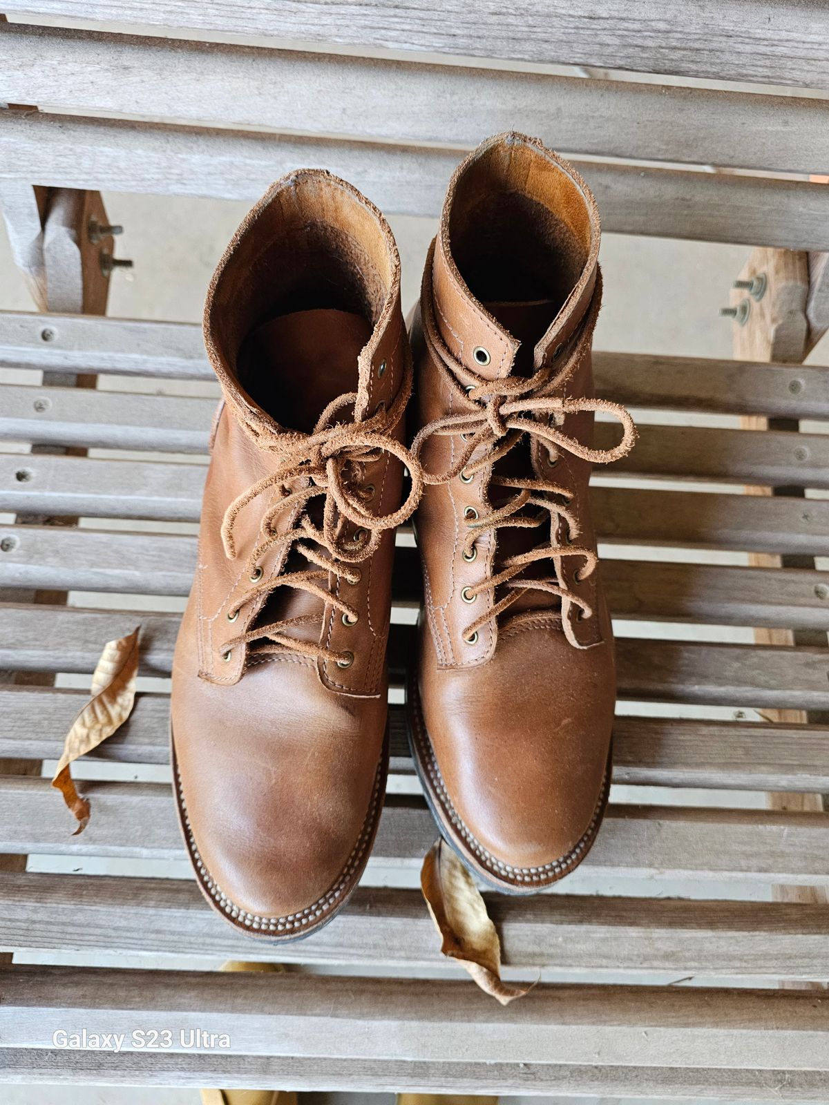 Photo by AlabamaBlacksmith on December 3, 2024 of the Oldspeed Service Boot 6” in S.B. Foot Timberjack Cedar.