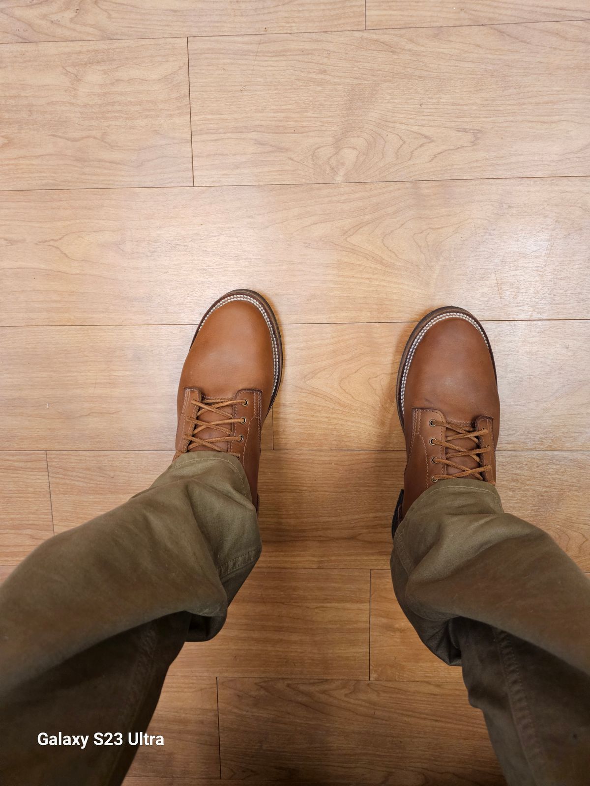 Photo by AlabamaBlacksmith on January 6, 2025 of the Oldspeed Service Boot 6” in S.B. Foot Timberjack Cedar.