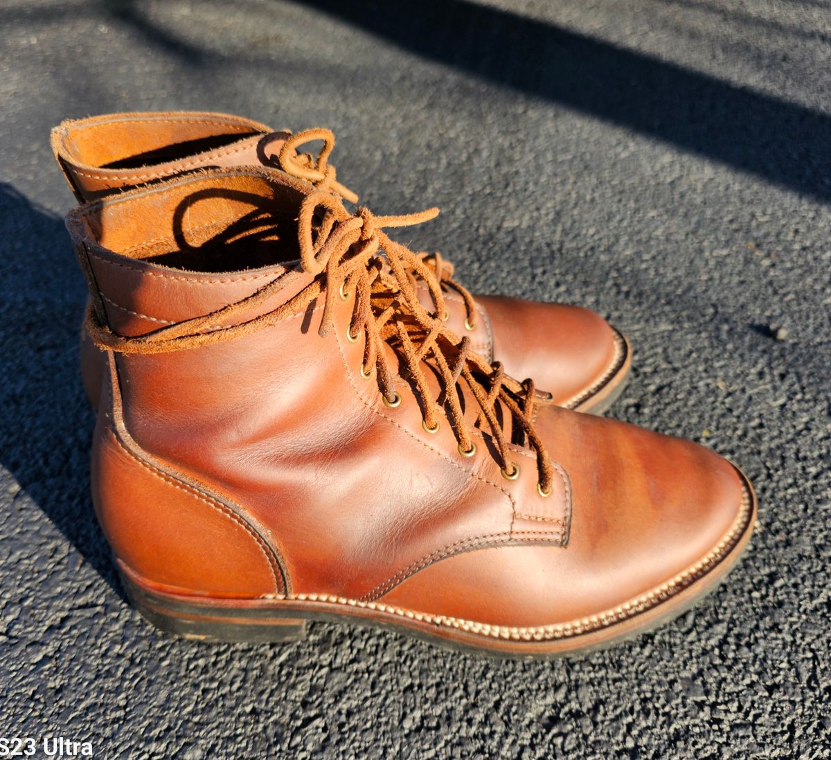 Photo by AlabamaBlacksmith on February 3, 2025 of the Oldspeed Service Boot 6” in S.B. Foot Timberjack Cedar.