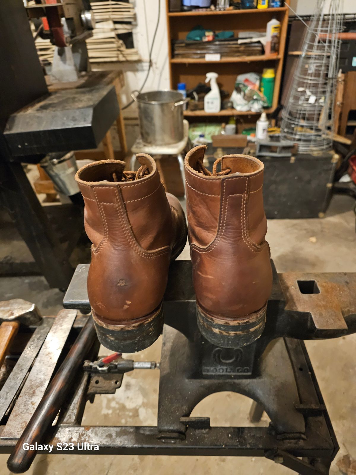Photo by AlabamaBlacksmith on March 4, 2025 of the Oldspeed Service Boot 6” in S.B. Foot Timberjack Cedar.
