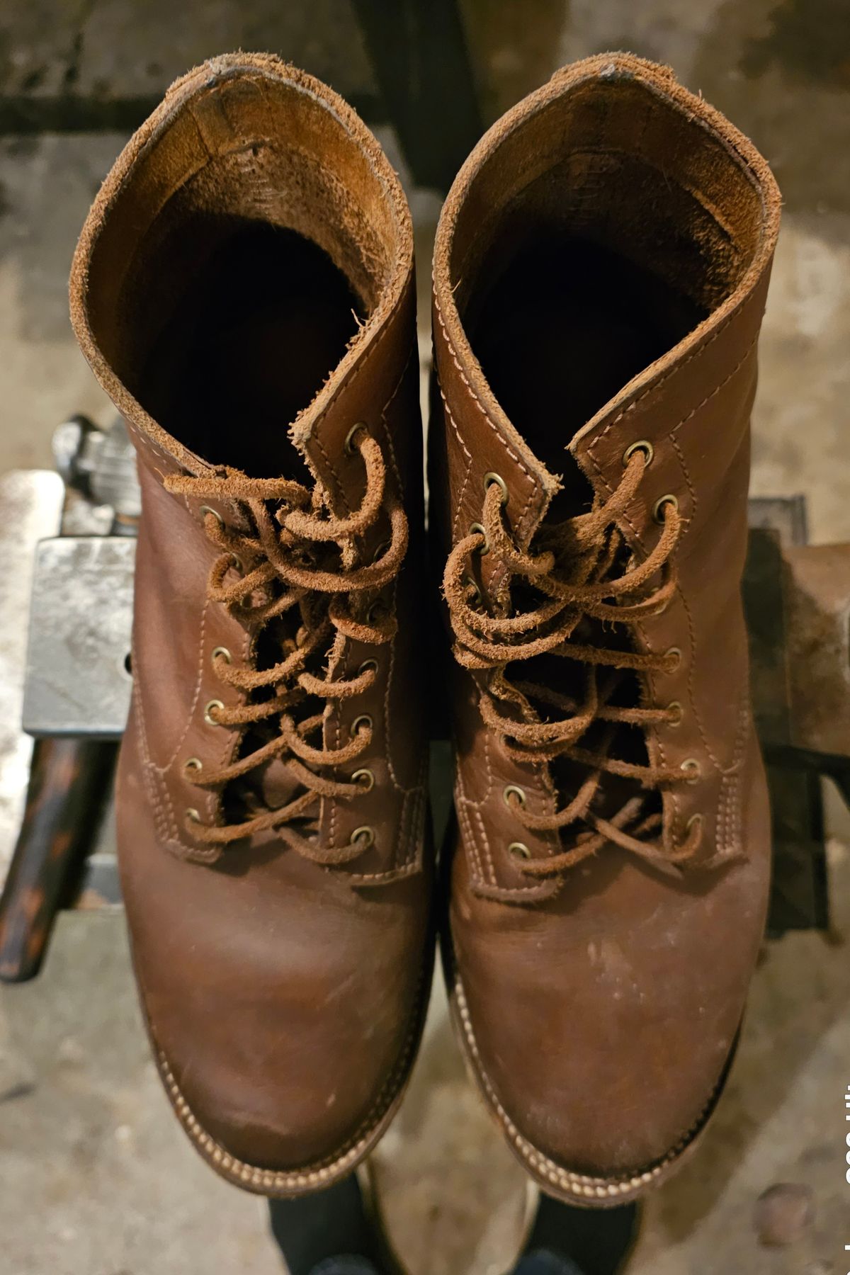 Photo by AlabamaBlacksmith on March 4, 2025 of the Oldspeed Service Boot 6” in S.B. Foot Timberjack Cedar.