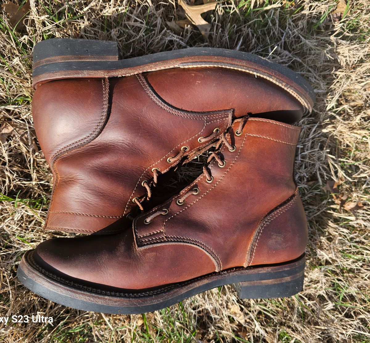 Photo by AlabamaBlacksmith on April 4, 2025 of the Oldspeed Service Boot 6” in S.B. Foot Timberjack Cedar.