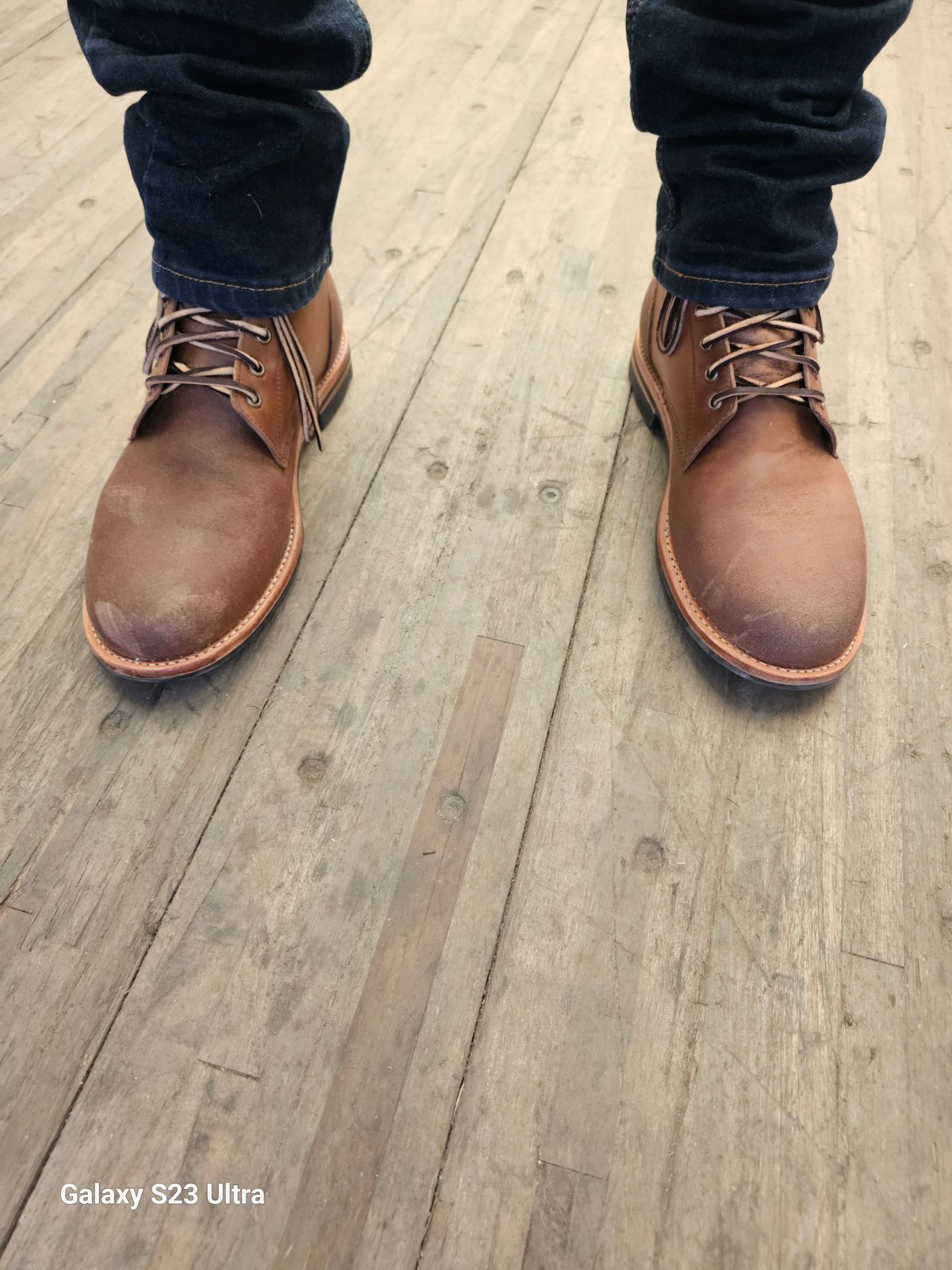 Photo by AlabamaBlacksmith on May 22, 2024 of the Oak Street Bootmakers Field Boot in Maryam Natural Reverse Horsebutt.