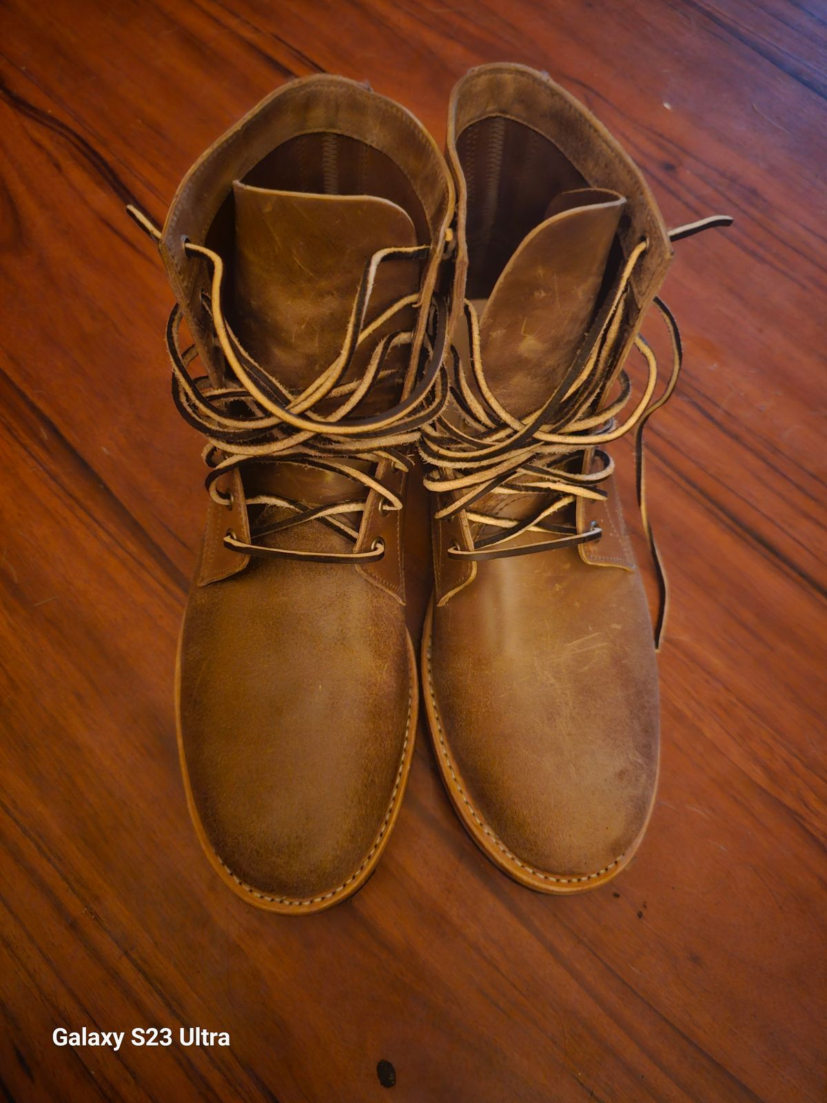 Photo by AlabamaBlacksmith on May 16, 2024 of the Oak Street Bootmakers Field Boot in Maryam Natural Reverse Horsebutt.