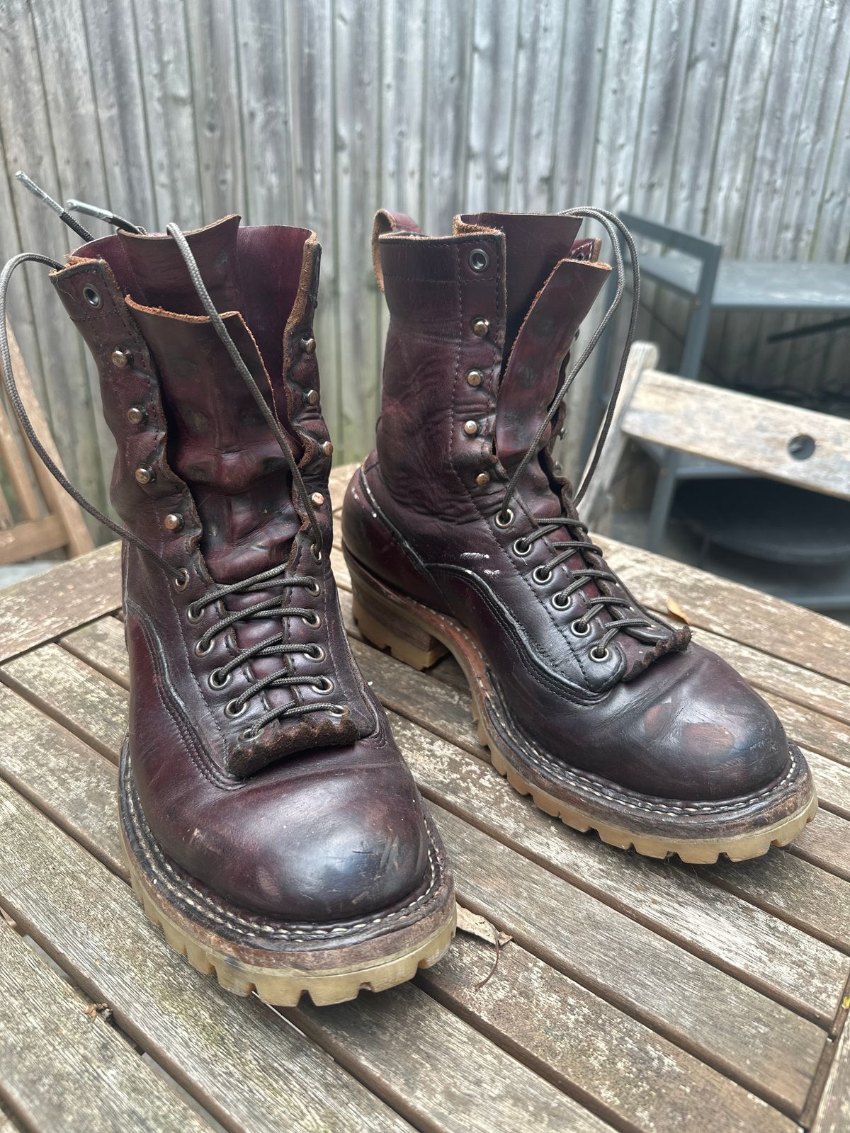 Photo by brooklyn_bb on November 28, 2023 of the White's Bounty Hunter in Horween Color 8 Chromexcel.
