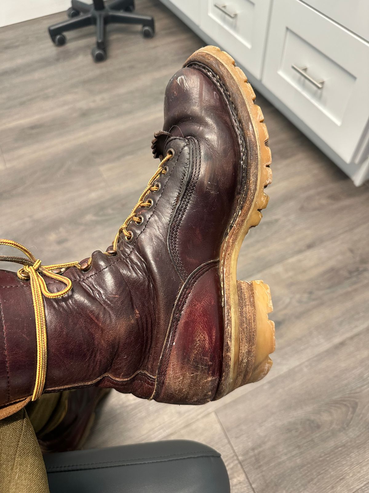Photo by philly_bb on January 31, 2026 of the White's Bounty Hunter in Horween Color 8 Chromexcel.