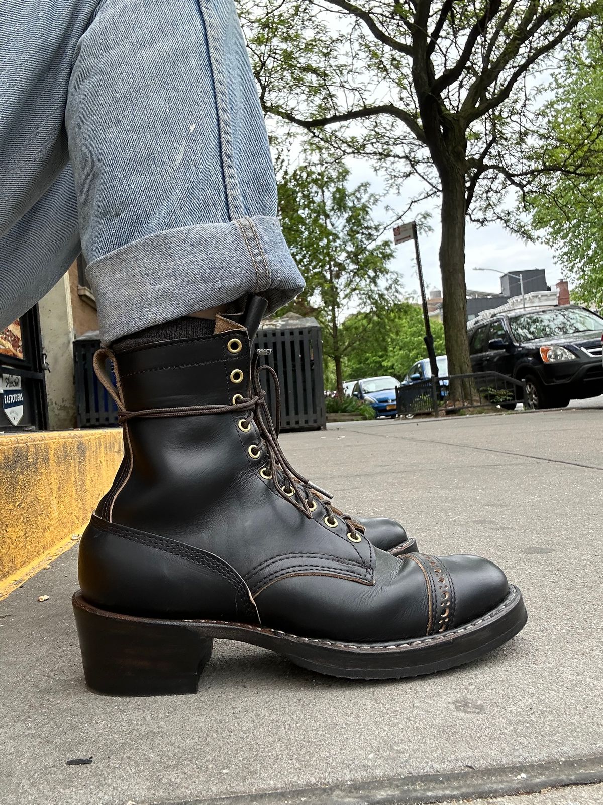 Photo by brooklyn_bb on May 14, 2024 of the White's Bounty Hunter in Horween Black Chromexcel.