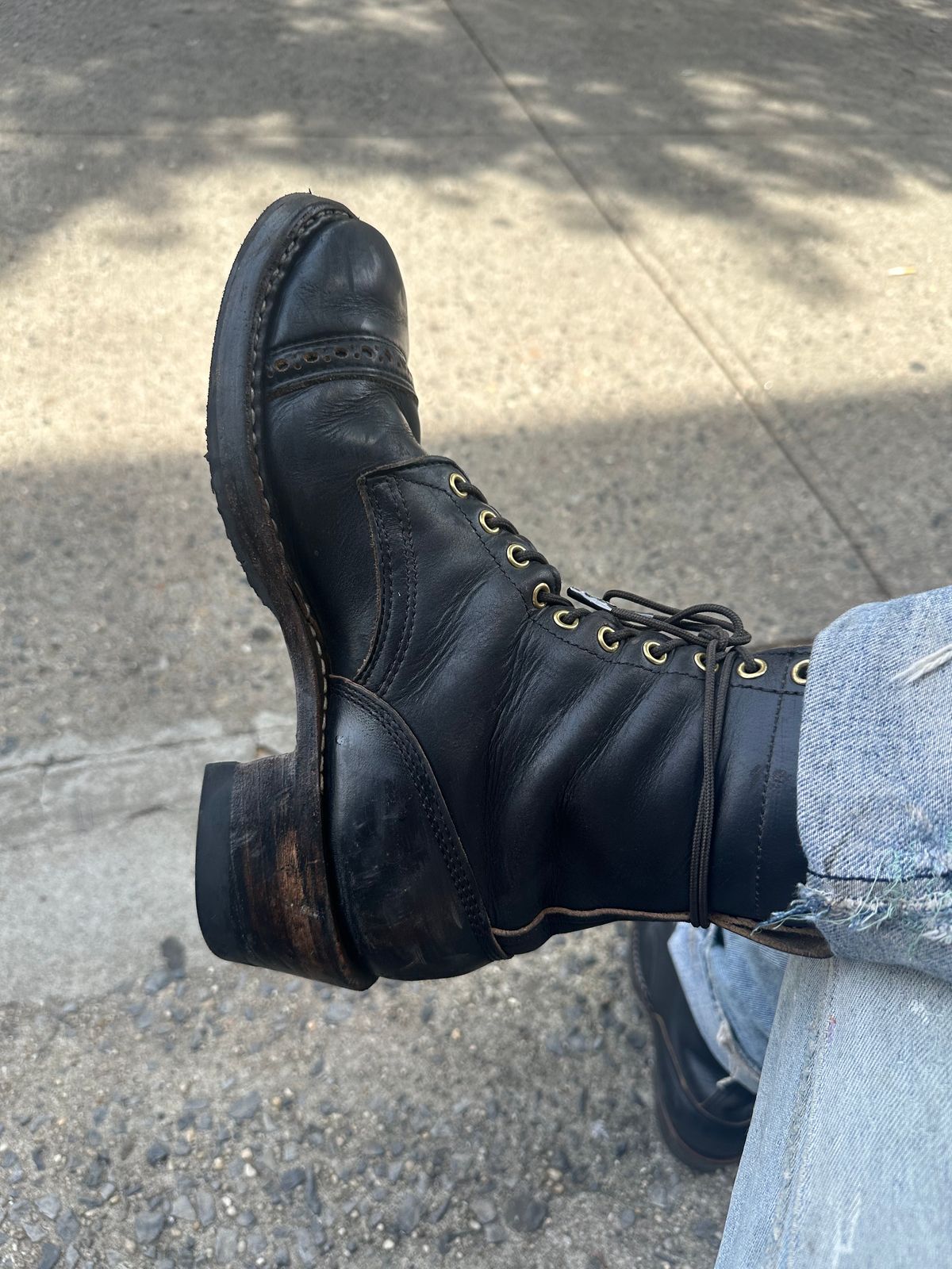 Photo by brooklyn_bb on June 4, 2024 of the White's Bounty Hunter in Horween Black Chromexcel.