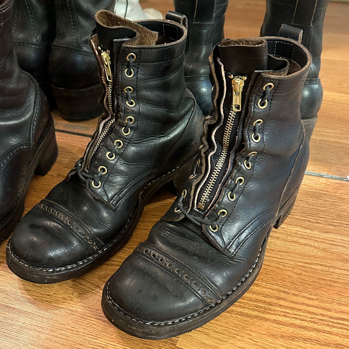 Photo by brooklyn_bb on January 20, 2025 of the White's Bounty Hunter in Horween Black Chromexcel.