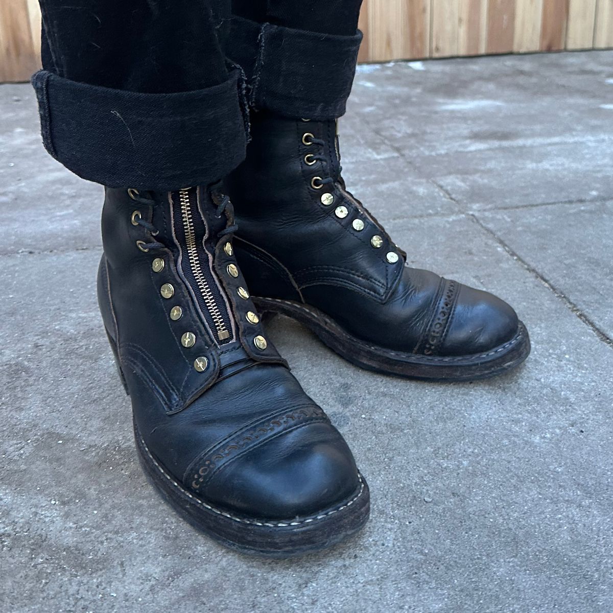 Photo by brooklyn_bb on January 30, 2025 of the White's Bounty Hunter in Horween Black Chromexcel.