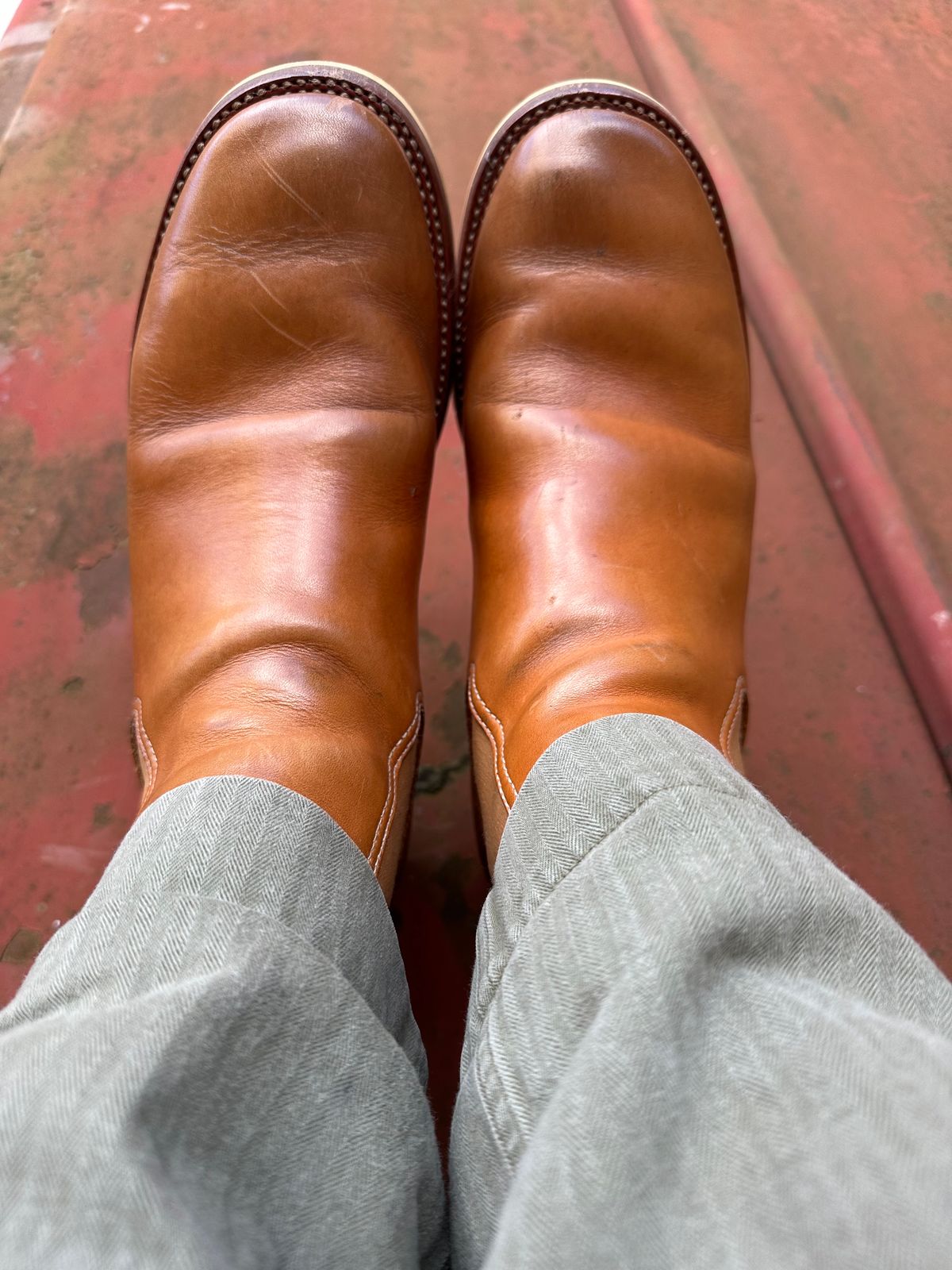 Photo by brooklyn_bb on November 28, 2023 of the Flame Panda Wholecut Chelsea in Tochigi Natural Cowhide.