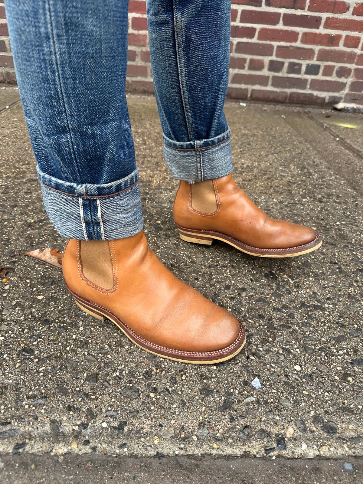 Photo by brooklyn_bb on January 26, 2024 of the Flame Panda Wholecut Chelsea in Tochigi Natural Cowhide.
