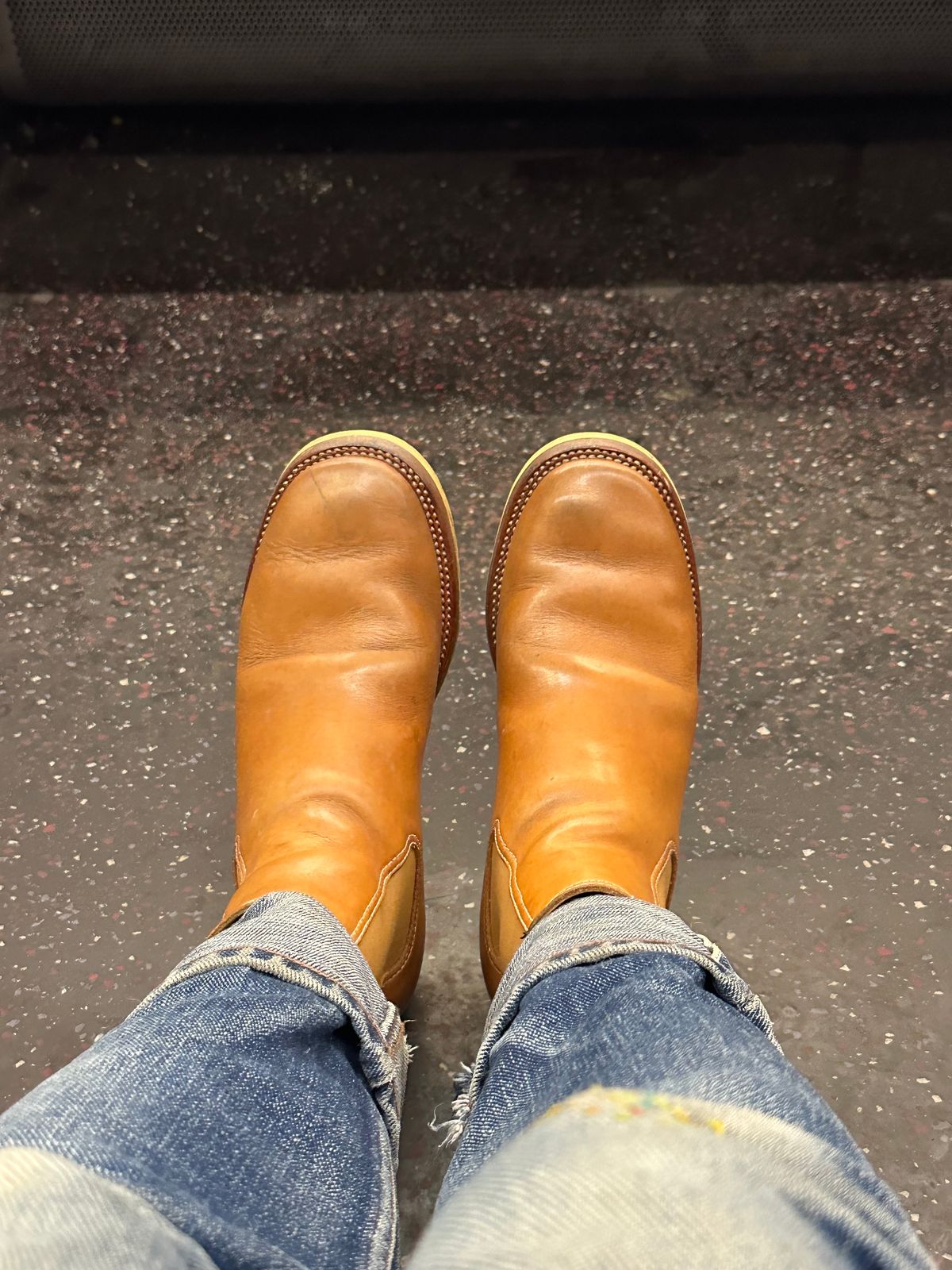 Photo by brooklyn_bb on January 26, 2024 of the Flame Panda Wholecut Chelsea in Tochigi Natural Cowhide.