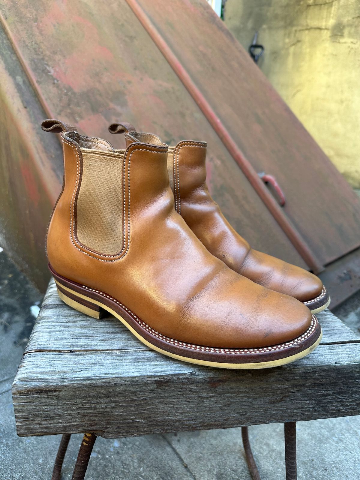Photo by brooklyn_bb on December 13, 2024 of the Flame Panda Wholecut Chelsea in Tochigi Natural Cowhide.