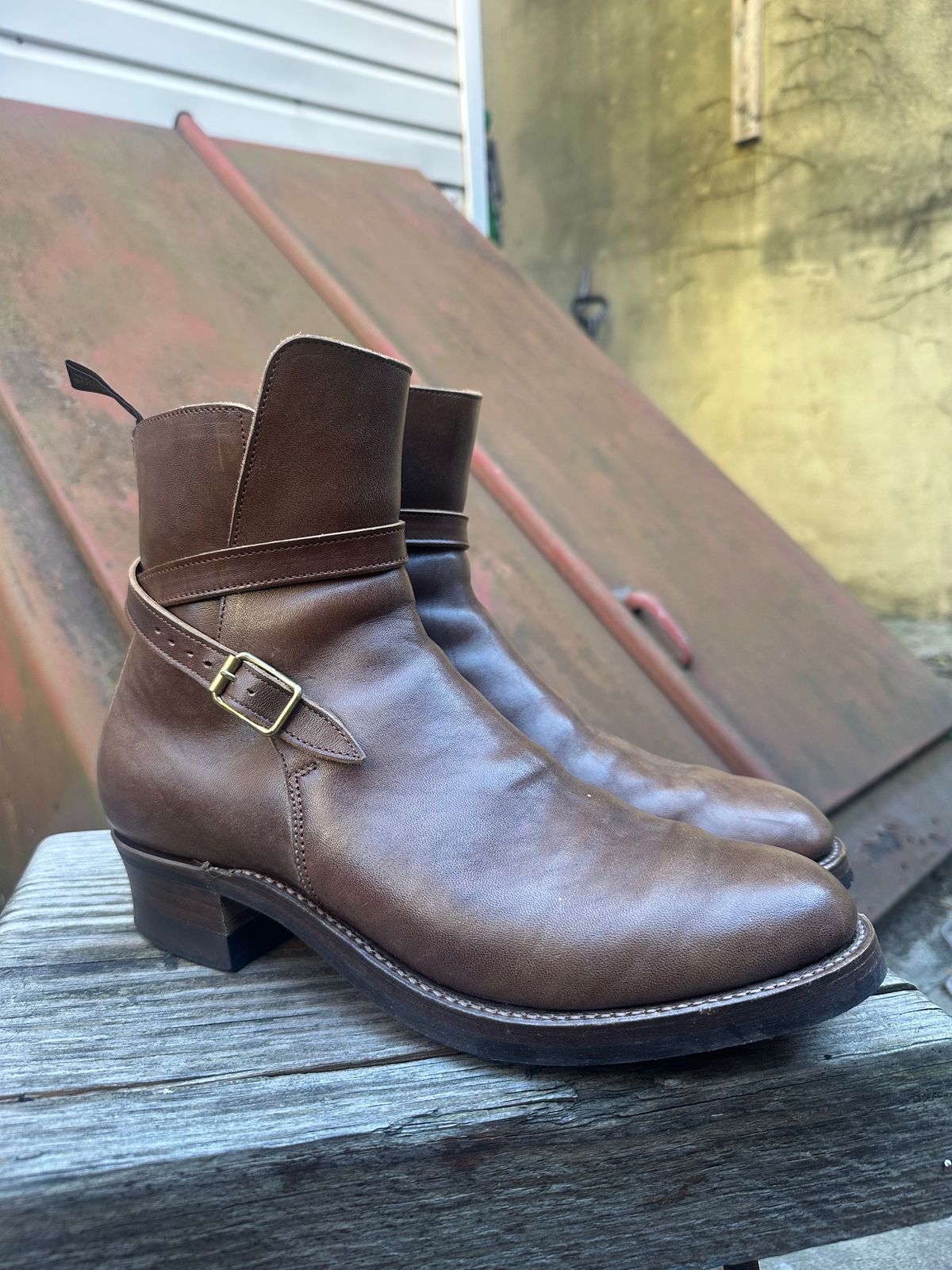 Photo by brooklyn_bb on December 13, 2024 of the Rolling Dub Trio Griffin Jodhpur in Similar Brown Horsebutt #1010.