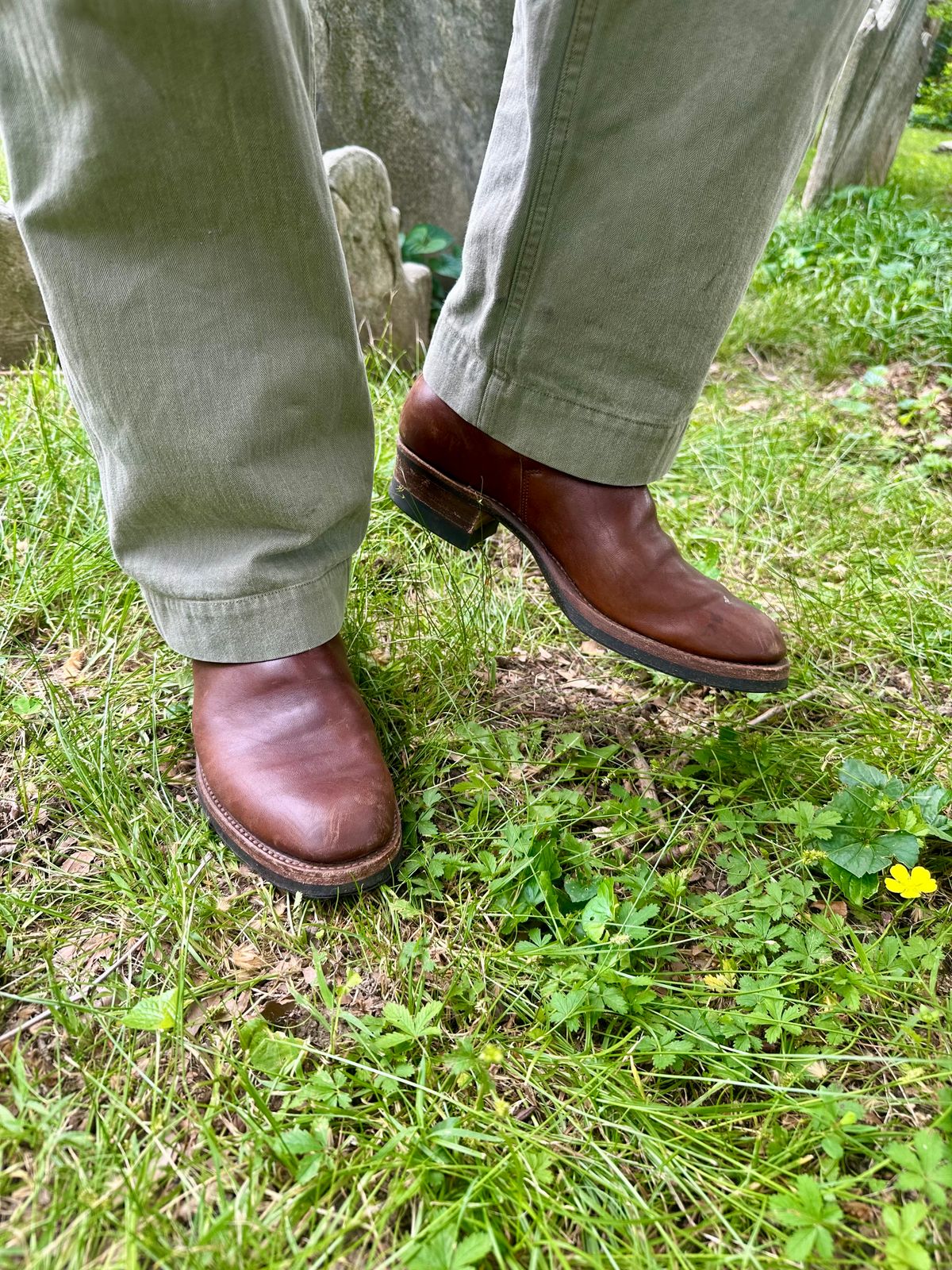 Photo by brooklyn_bb on May 27, 2025 of the Rolling Dub Trio Griffin Jodhpur in Similar Brown Horsebutt #1010.