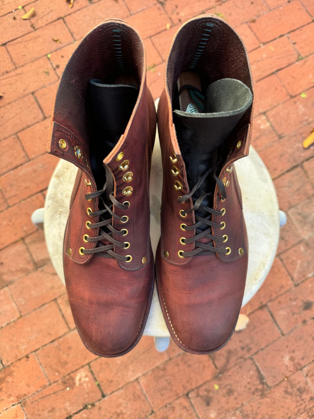 Photo by endlessmike on November 2, 2023 of the NF Bootmaker Fritz Boot in Tempesti Baku & Horween Tumbled Black Chromexcel.