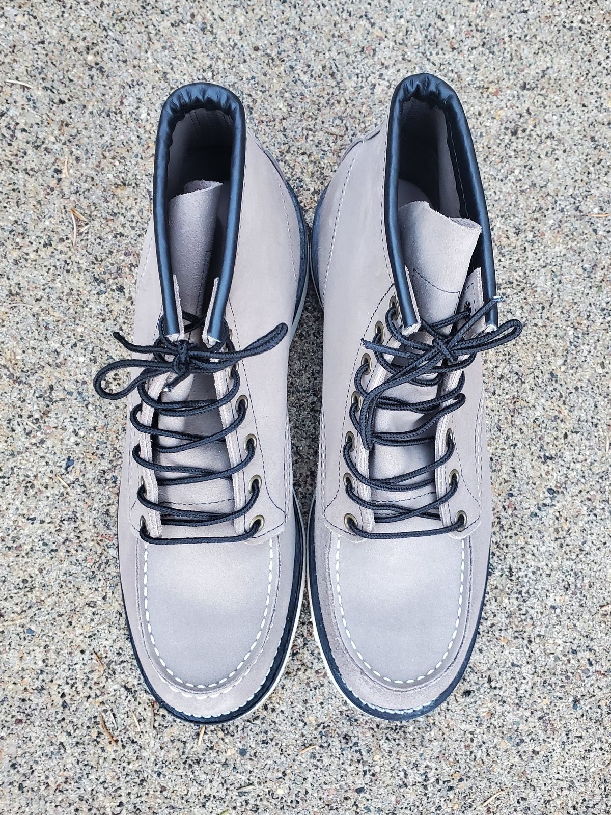Photo by eric_in_minne on November 6, 2022 of the Red Wing 6-Inch Classic Moc in S.B. Foot Slate Muleskinner.