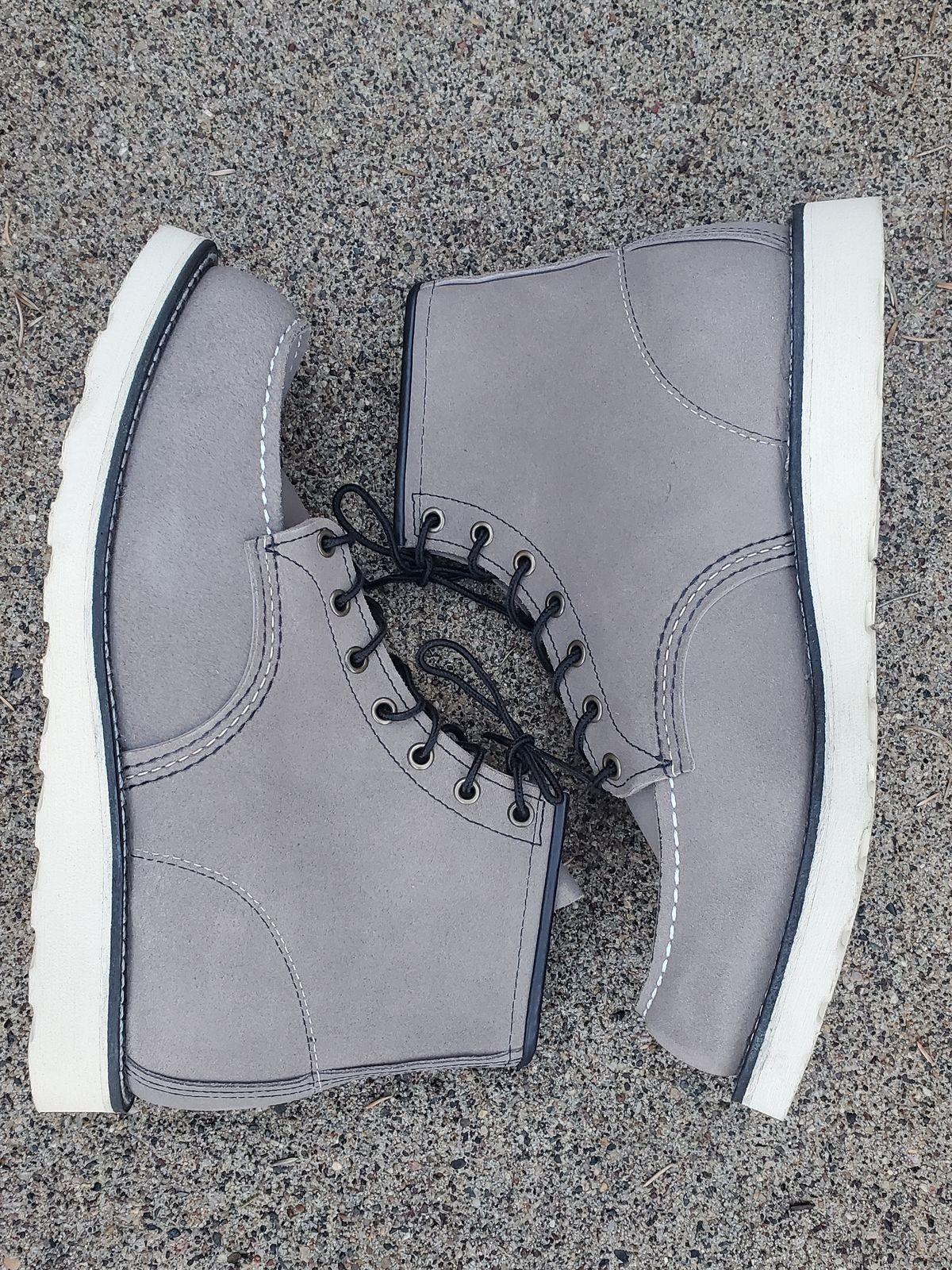 Photo by eric_in_minne on November 6, 2022 of the Red Wing 6-Inch Classic Moc in S.B. Foot Slate Muleskinner.