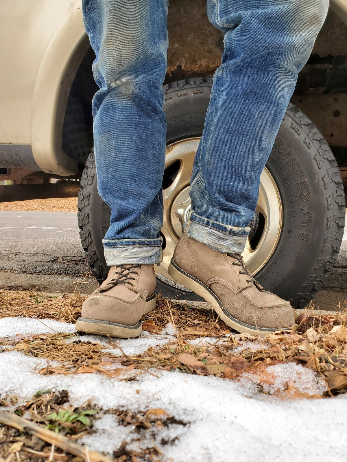 Photo by eric_in_minne on December 6, 2022 of the Red Wing 6-Inch Classic Moc in S.B. Foot Slate Muleskinner.