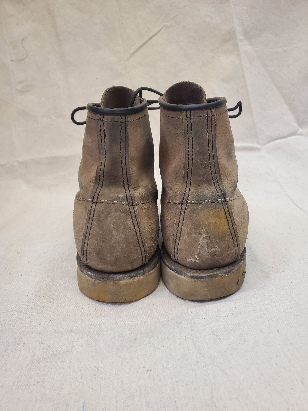 Photo by eric_in_minne on December 6, 2022 of the Red Wing 6-Inch Classic Moc in S.B. Foot Slate Muleskinner.