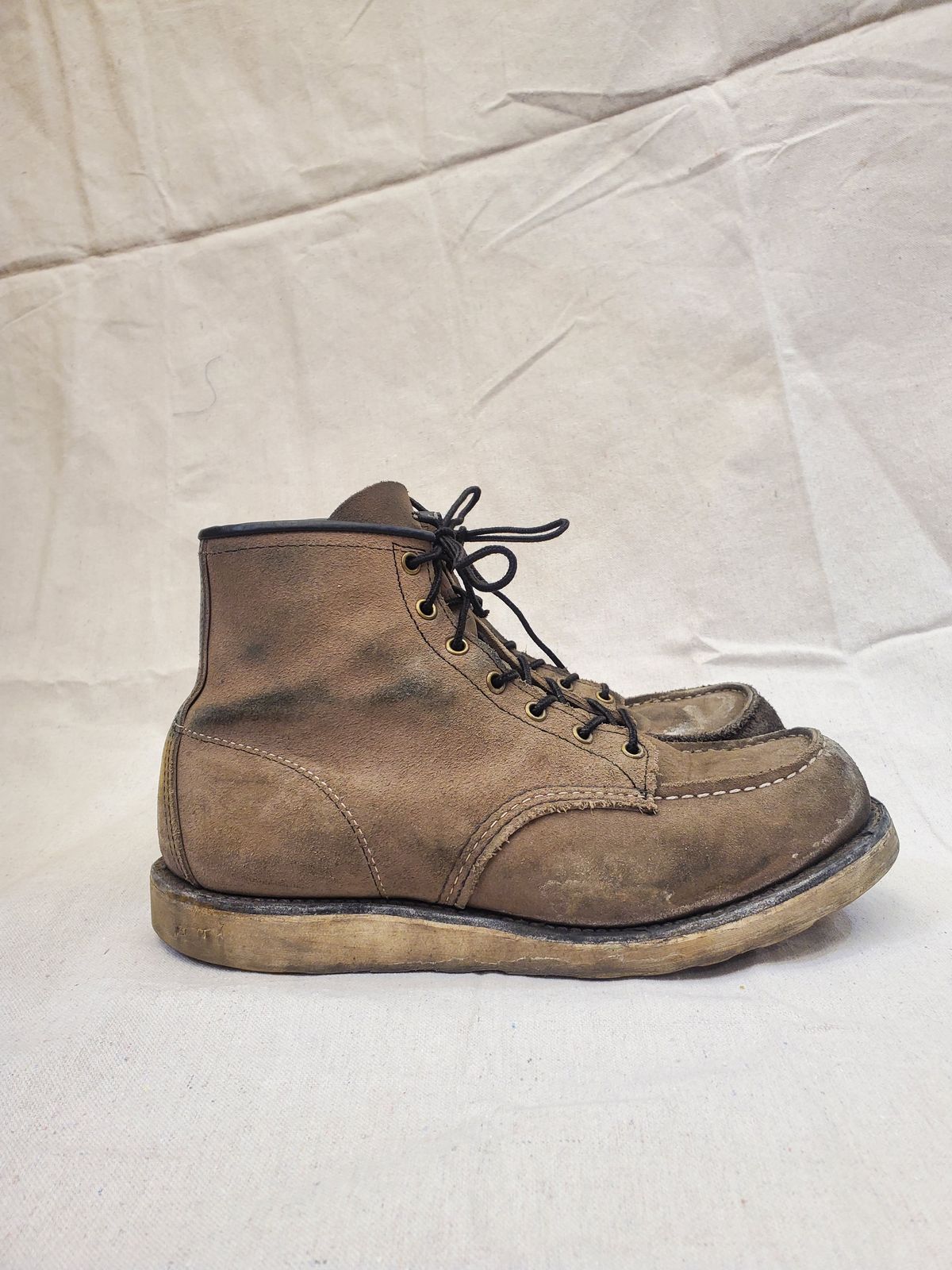 Photo by eric_in_minne on December 6, 2022 of the Red Wing 6-Inch Classic Moc in S.B. Foot Slate Muleskinner.