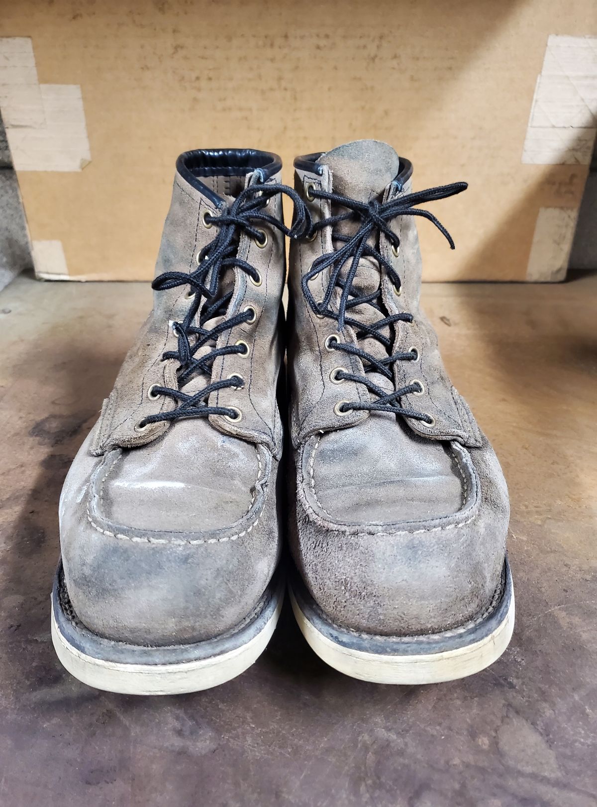 Photo by eric_in_minne on January 6, 2023 of the Red Wing 6-Inch Classic Moc in S.B. Foot Slate Muleskinner.
