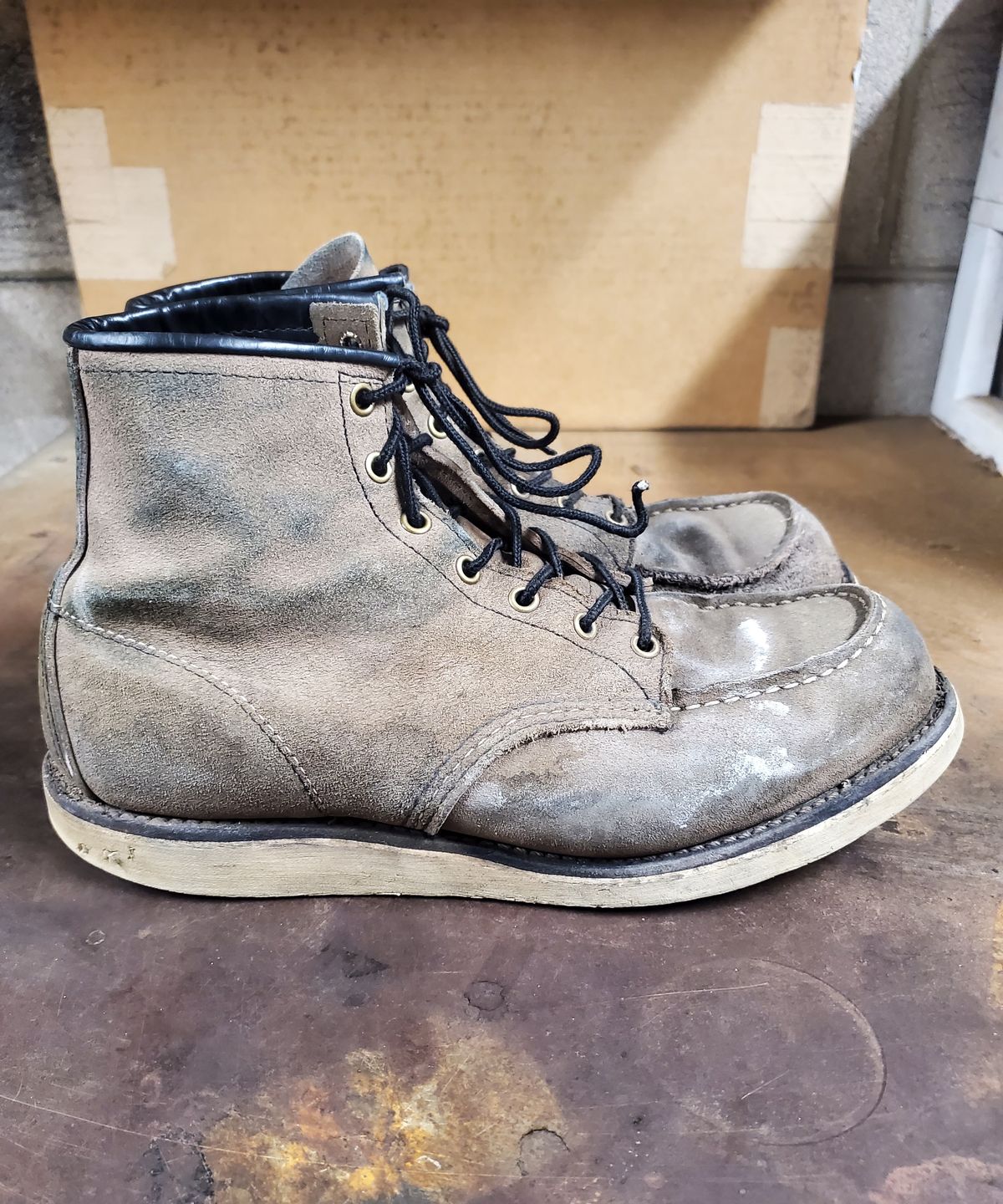 Photo by eric_in_minne on January 6, 2023 of the Red Wing 6-Inch Classic Moc in S.B. Foot Slate Muleskinner.