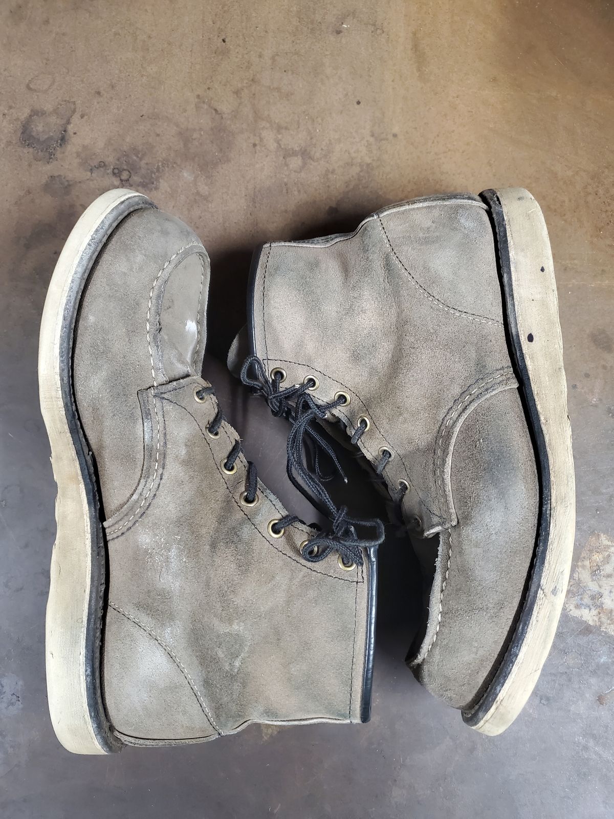 Photo by eric_in_minne on January 6, 2023 of the Red Wing 6-Inch Classic Moc in S.B. Foot Slate Muleskinner.