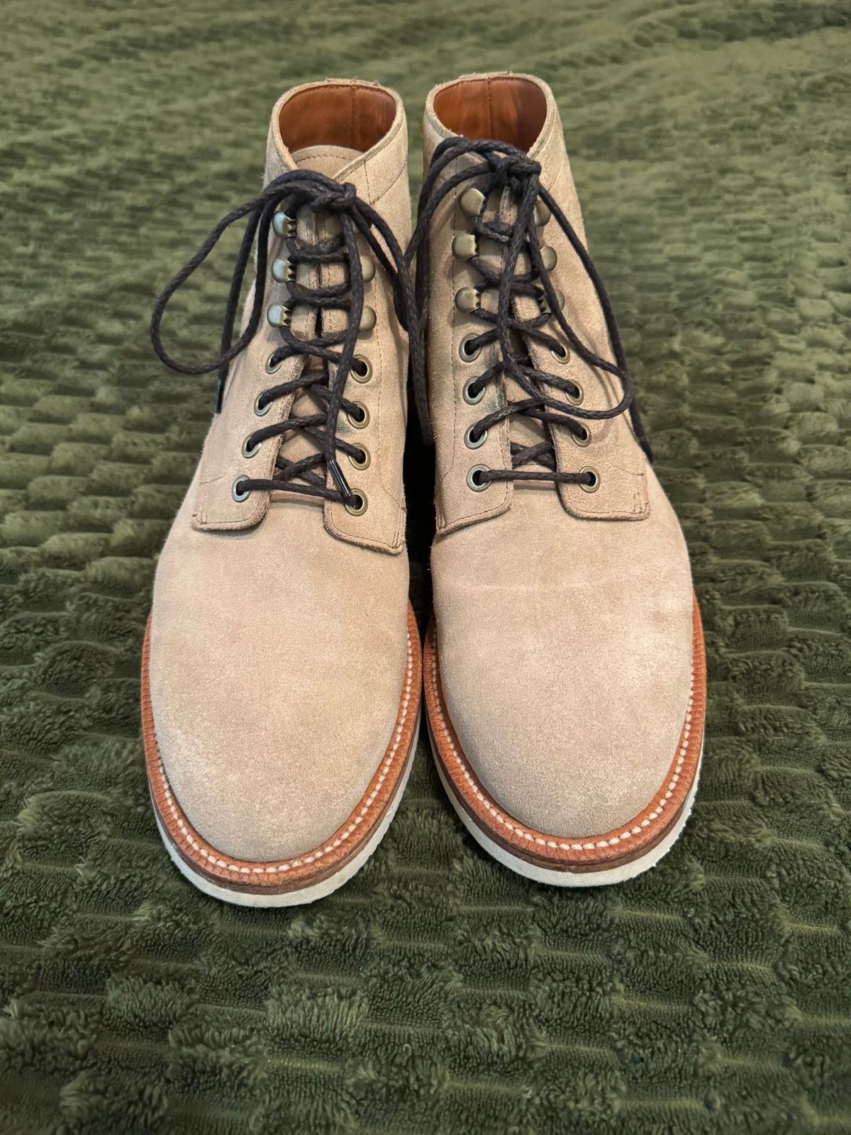 Photo by ridepaso on March 30, 2024 of the Grant Stone Diesel Boot in C.F. Stead Tan Repello Calf Suede.