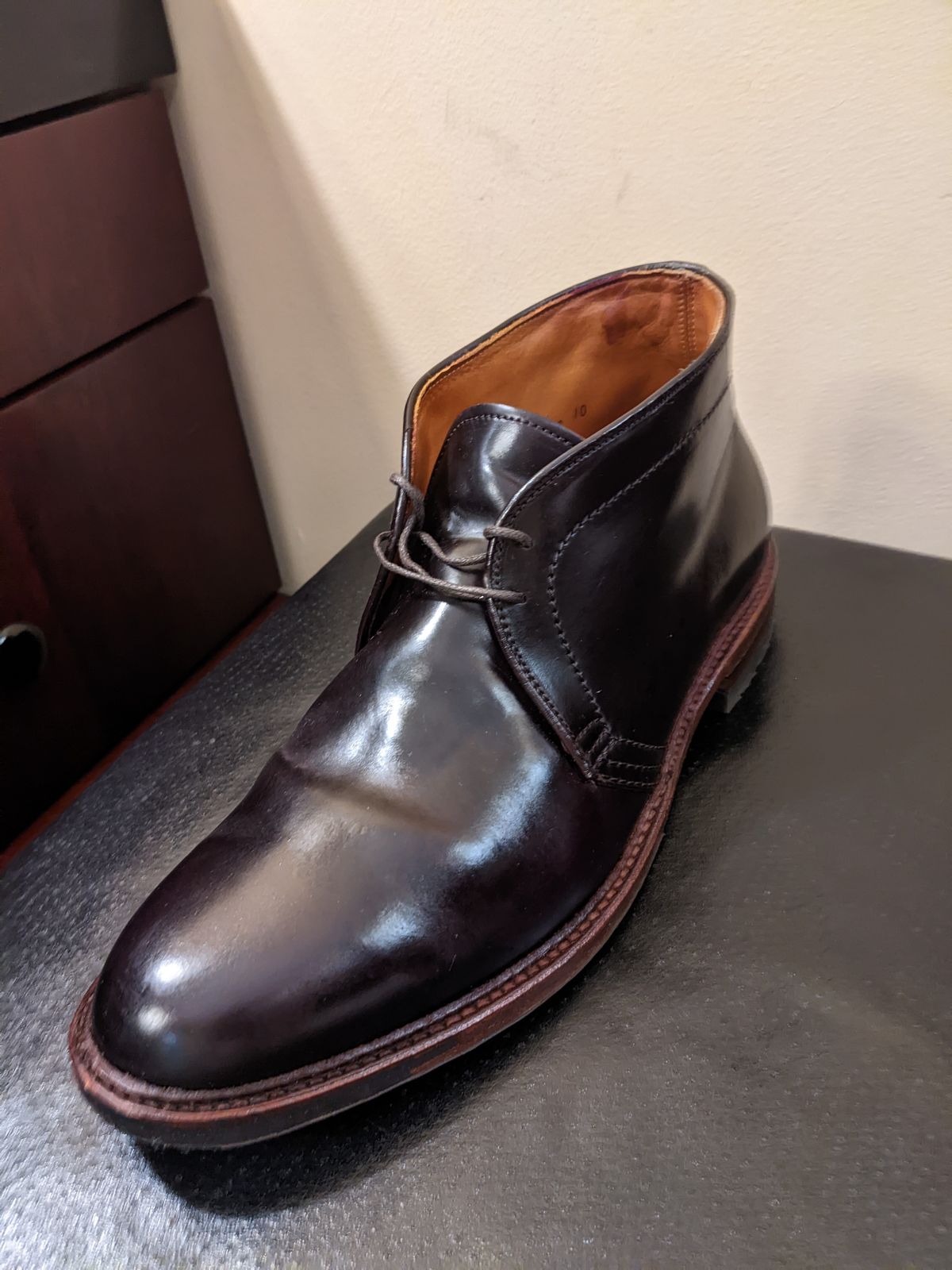 Photo by tastyplacement on October 3, 2022 of the Alden 2-Eyelet Chukka in Horween Color 8 Shell Cordovan.