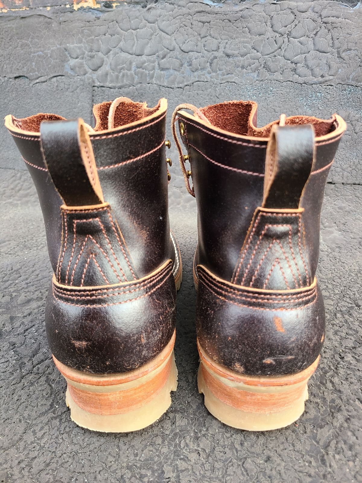 Photo by cloud668 on January 5, 2023 of the Nicks Urban Logger in Horween Brown Waxed Flesh.