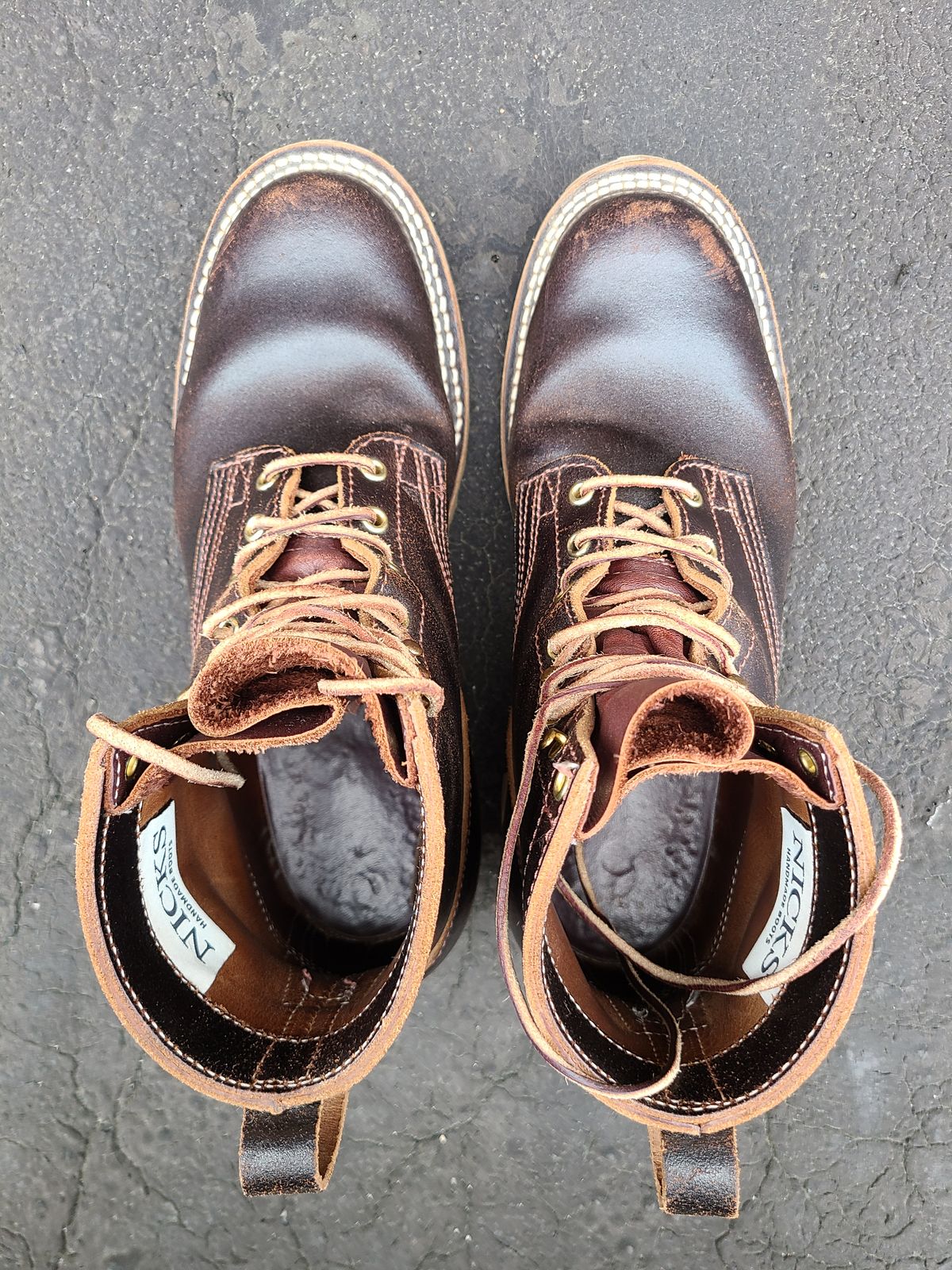 Photo by cloud668 on February 5, 2023 of the Nicks Urban Logger in Horween Brown Waxed Flesh.