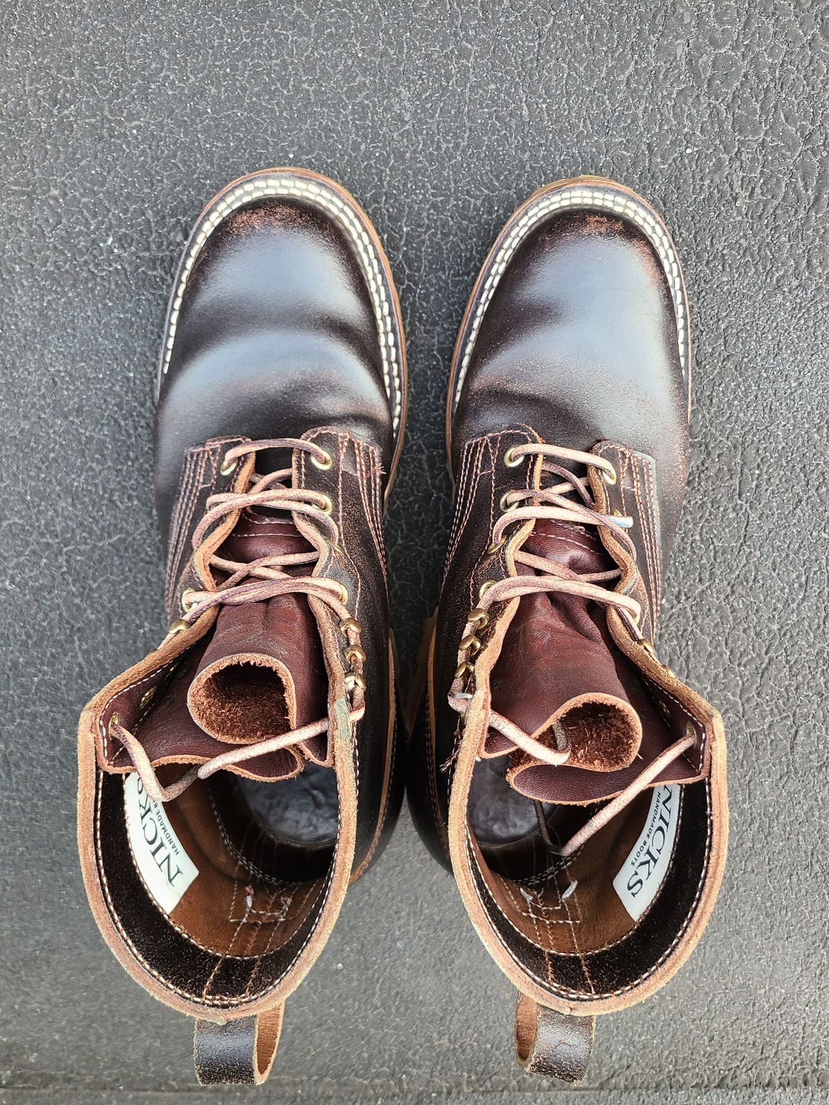 Photo by cloud668 on April 4, 2023 of the Nicks Urban Logger in Horween Brown Waxed Flesh.