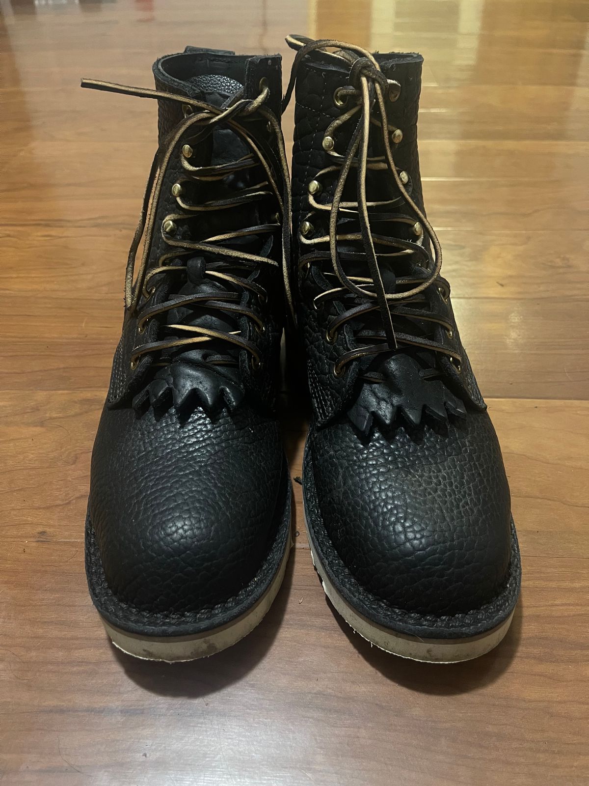 Photo by RottenOnion on November 9, 2023 of the JK Boots Forefront in Shadow Bison.