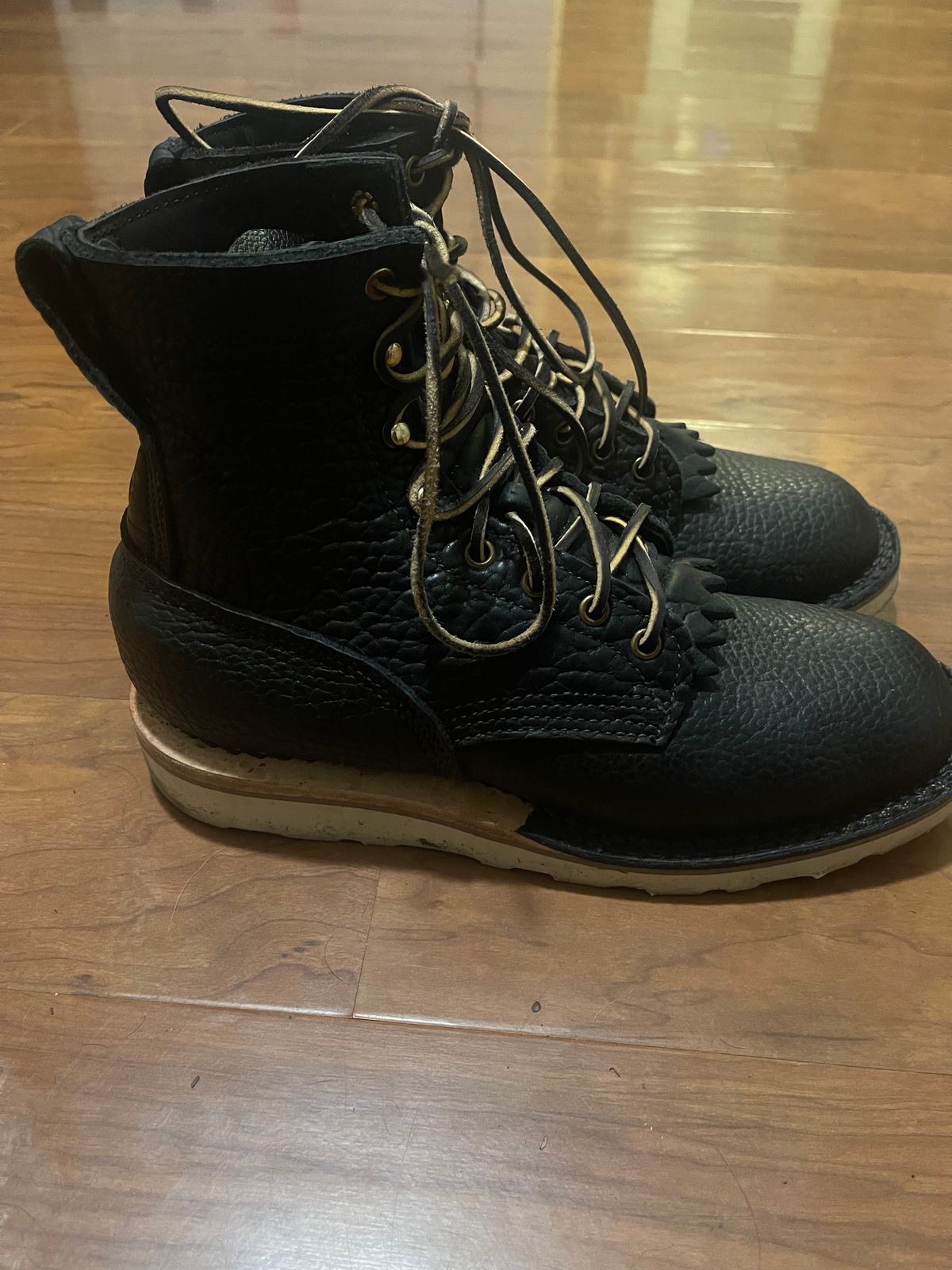 Photo by RottenOnion on November 9, 2023 of the JK Boots Forefront in Shadow Bison.