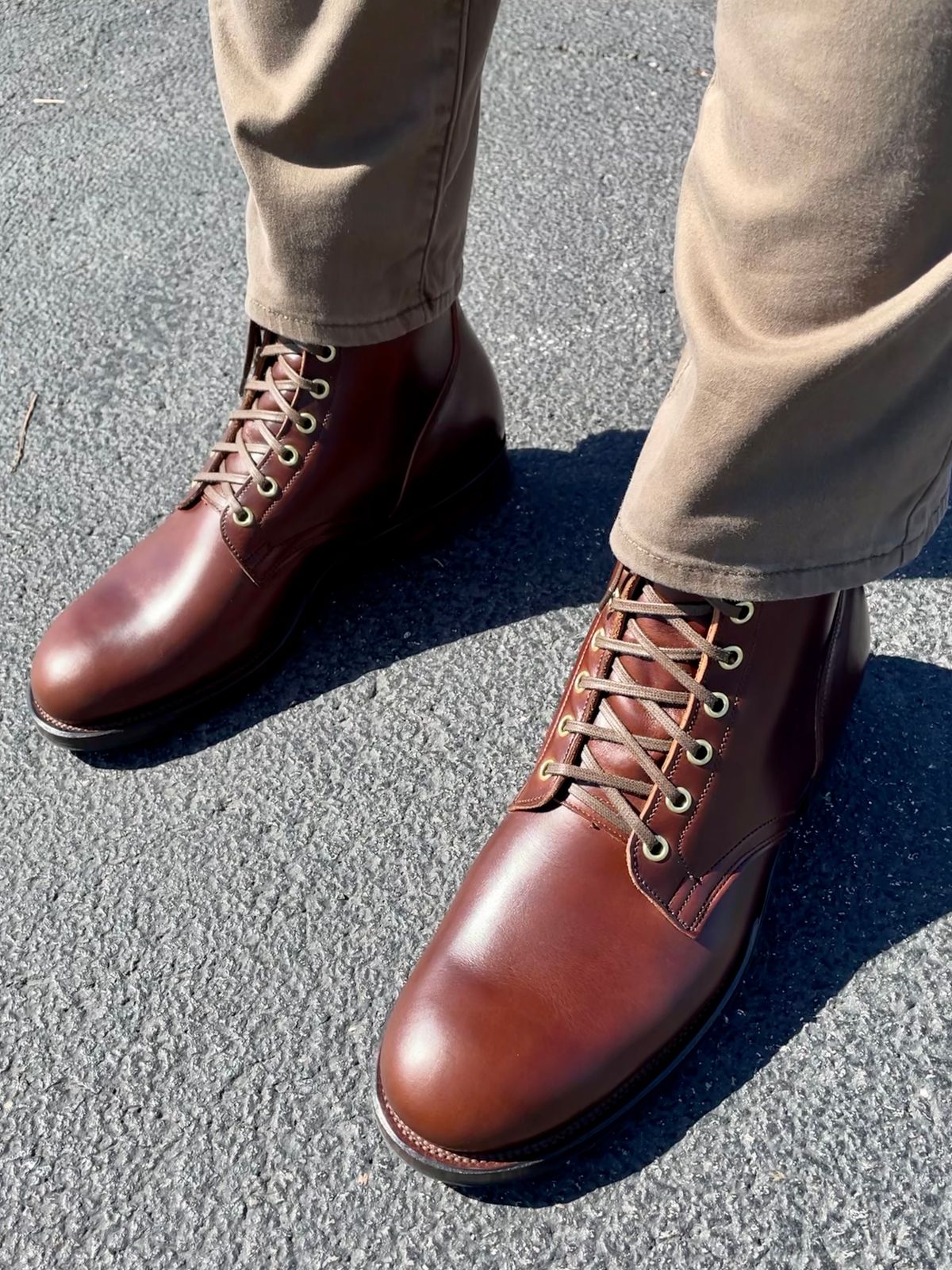 Photo by turns31 on October 3, 2022 of the Viberg Service Boot in Horween Brown Chromexcel.