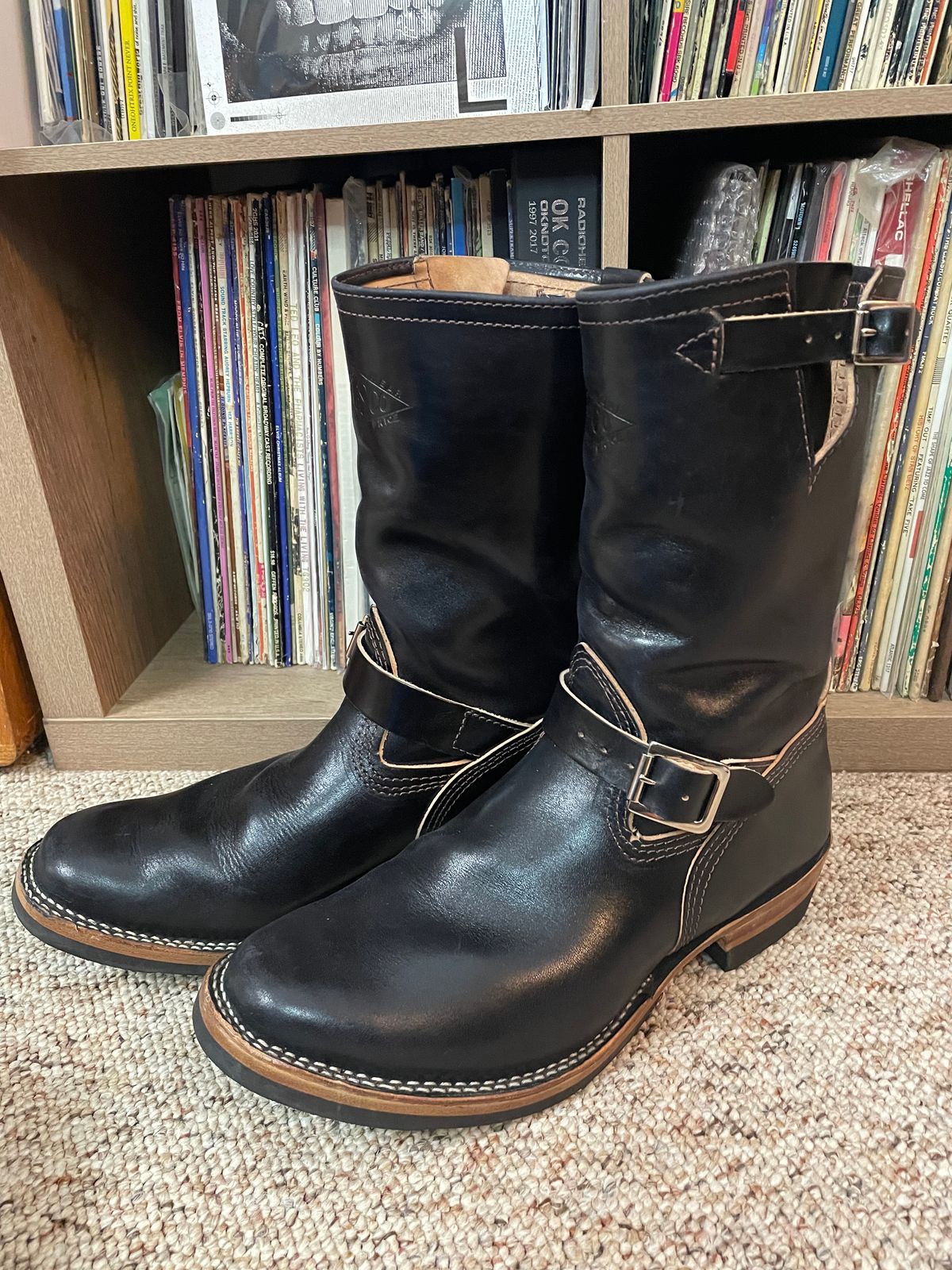 Photo by ungulated on May 31, 2023 of the Wesco Mister Lou in Maryam Black Horsehide.