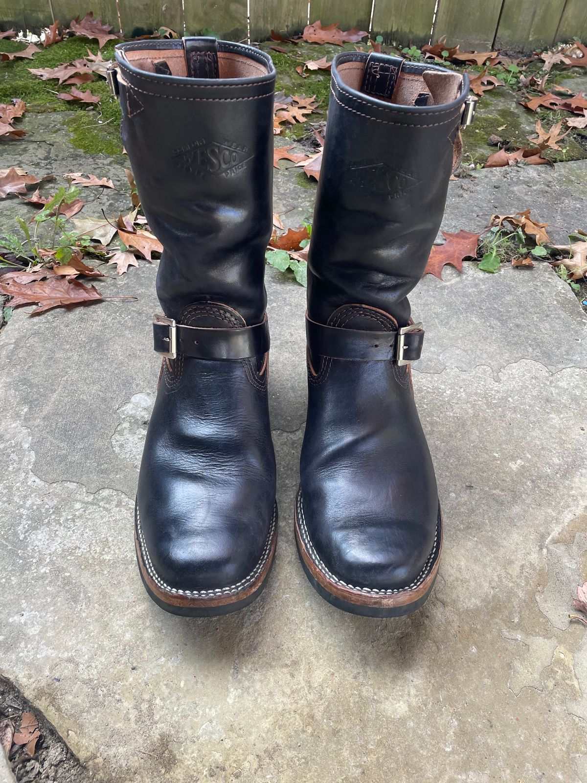 Photo by ungulated on November 5, 2023 of the Wesco Mister Lou in Maryam Black Horsehide.