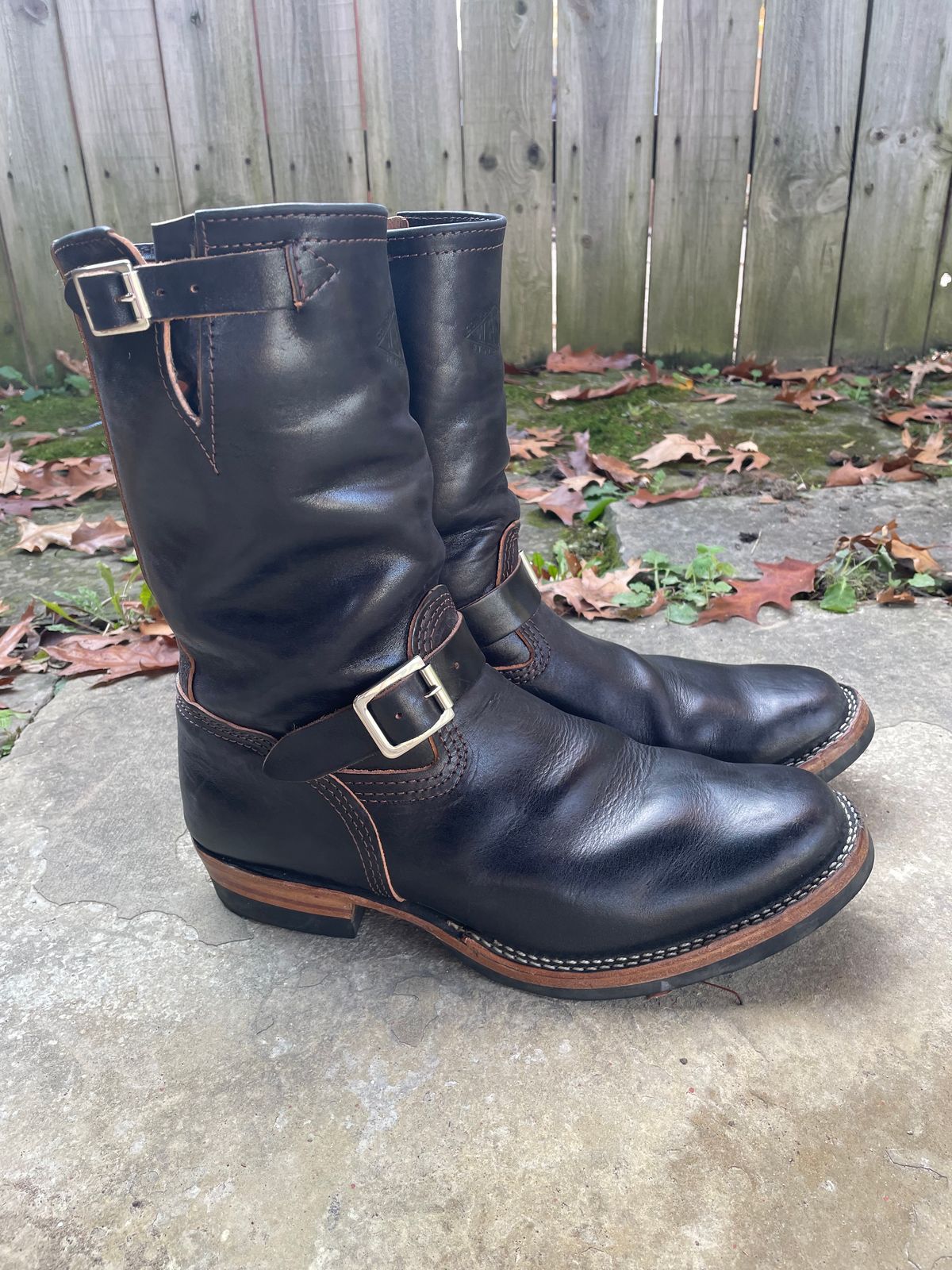Photo by ungulated on November 5, 2023 of the Wesco Mister Lou in Maryam Black Horsehide.