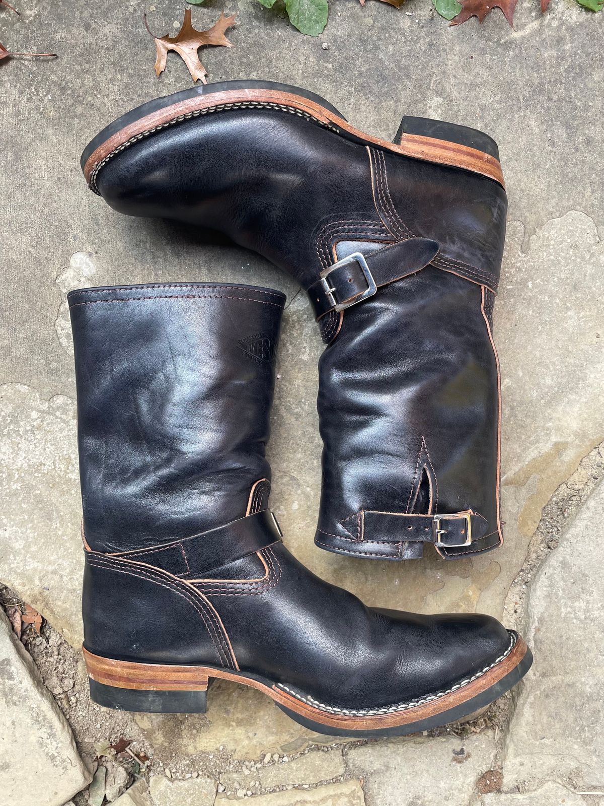 Photo by ungulated on November 5, 2023 of the Wesco Mister Lou in Maryam Black Horsehide.