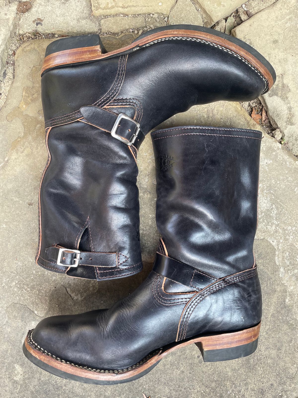 Photo by ungulated on November 5, 2023 of the Wesco Mister Lou in Maryam Black Horsehide.