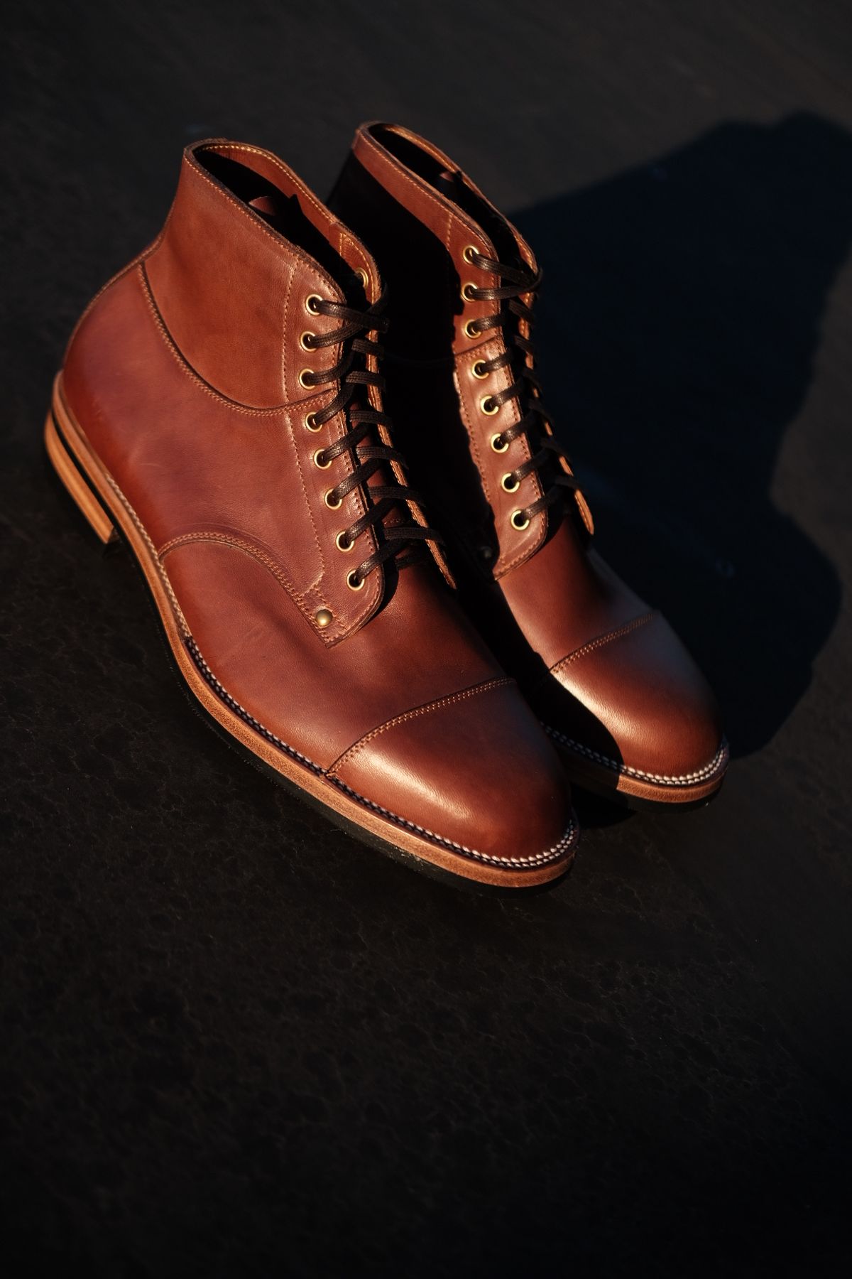 Photo by tichoblanco on November 5, 2024 of the Østmo X Iron Boots Type 1 Service Boot in Maryam Vachetta Marrone Horsehide.