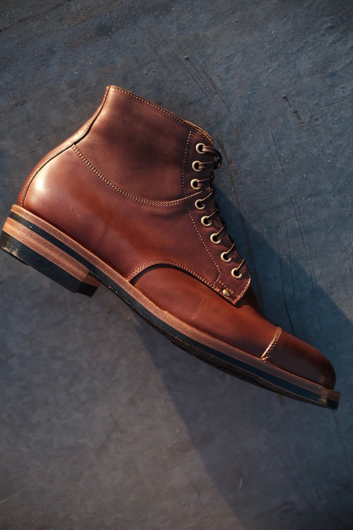 Photo by tichoblanco on November 5, 2024 of the Østmo X Iron Boots Type 1 Service Boot in Maryam Vachetta Marrone Horsehide.