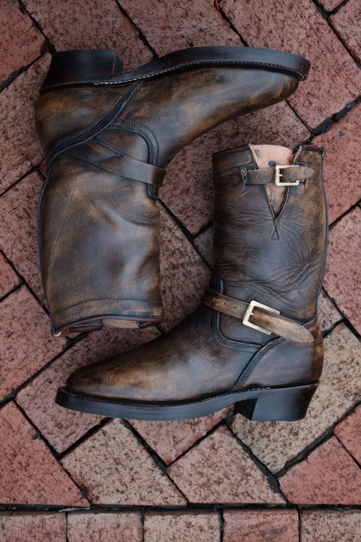 Photo by tichoblanco on January 4, 2023 of the Unsung U 22-2 Engineer Boot in Unknown Leather.