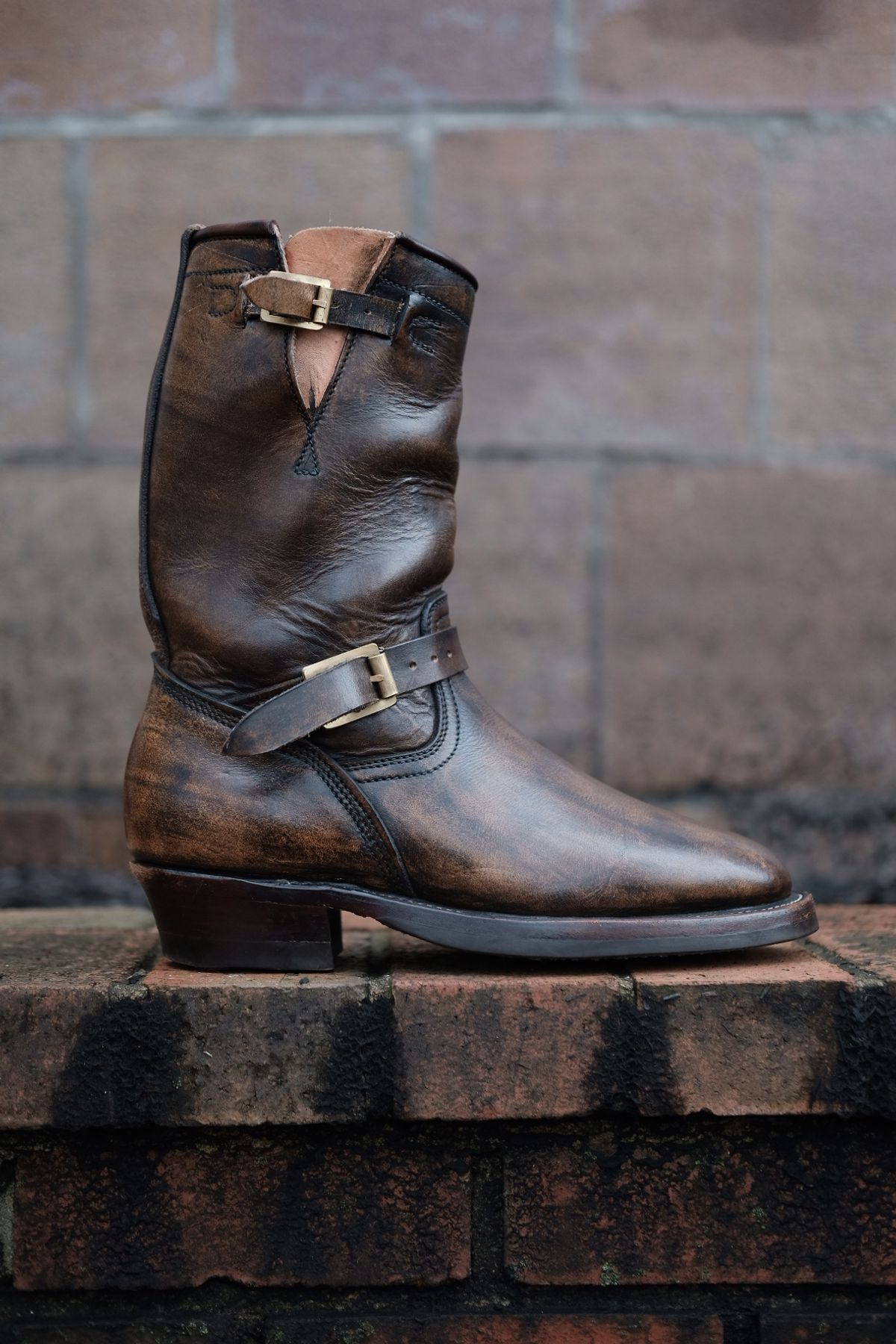 Photo by tichoblanco on January 4, 2023 of the Unsung U 22-2 Engineer Boot in Unknown Leather.
