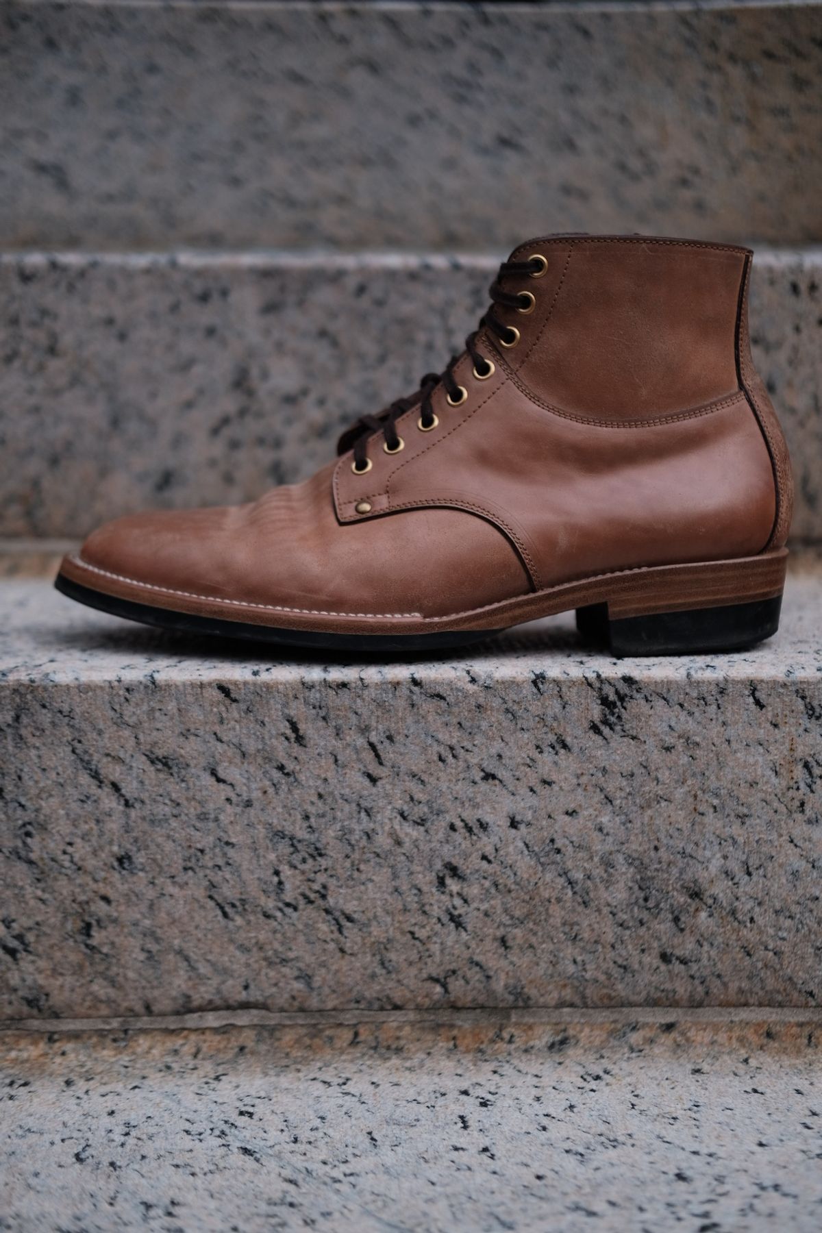 Photo by tichoblanco on January 4, 2024 of the Iron Boots x Østmo Type 1 in Maryam Natural Reverse Horsebutt.