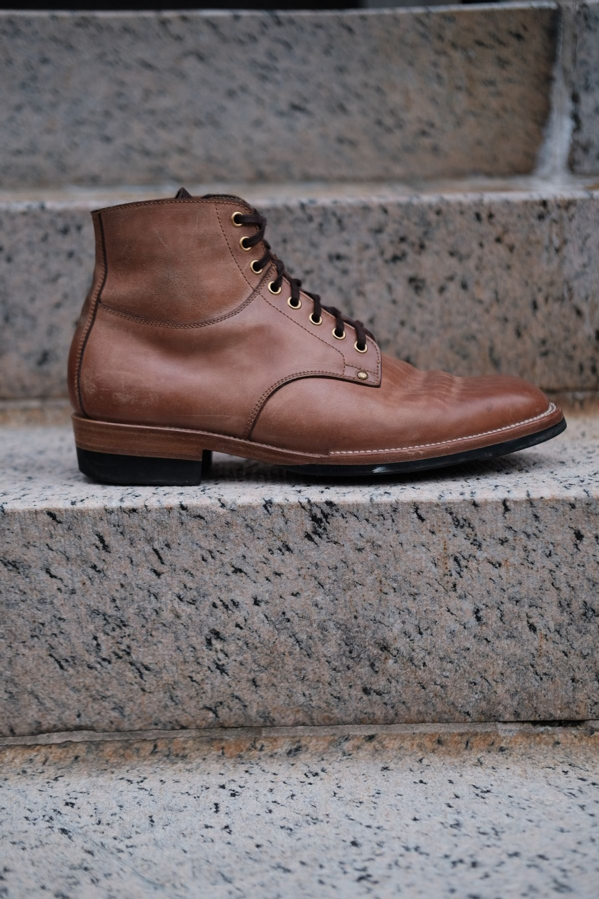 Photo by tichoblanco on January 4, 2024 of the Iron Boots x Østmo Type 1 in Maryam Natural Reverse Horsebutt.