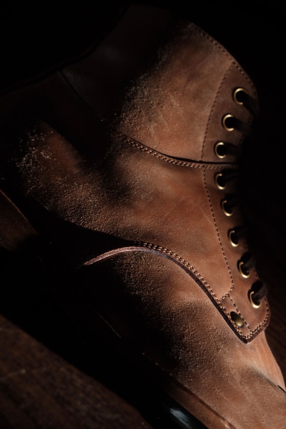 Photo by tichoblanco on February 5, 2024 of the Iron Boots x Østmo Type 1 in Maryam Natural Reverse Horsebutt.