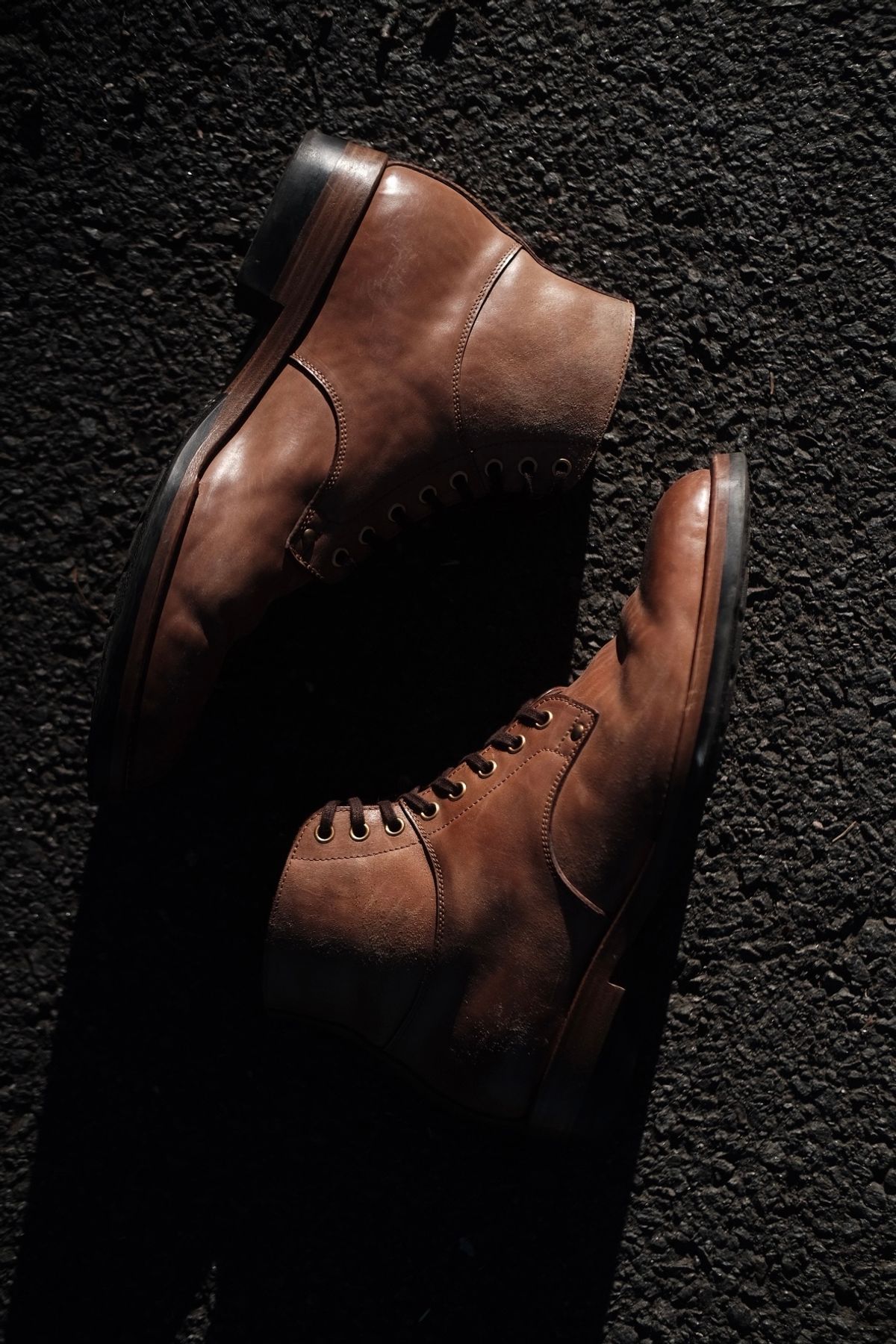 Photo by tichoblanco on February 5, 2024 of the Iron Boots x Østmo Type 1 in Maryam Natural Reverse Horsebutt.